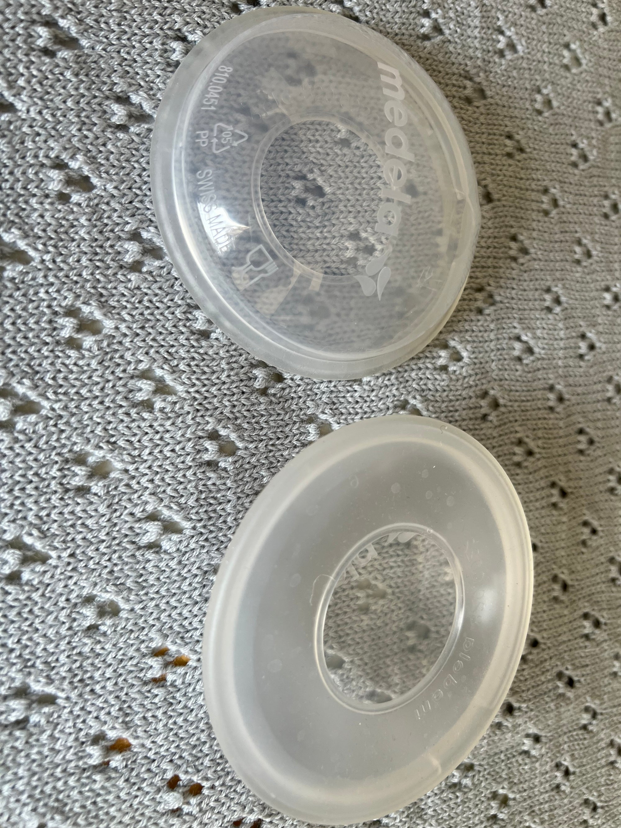 (#PG4541) Amapolas recolectoras + Absorbentes de leche reutilizables. Marca Medela