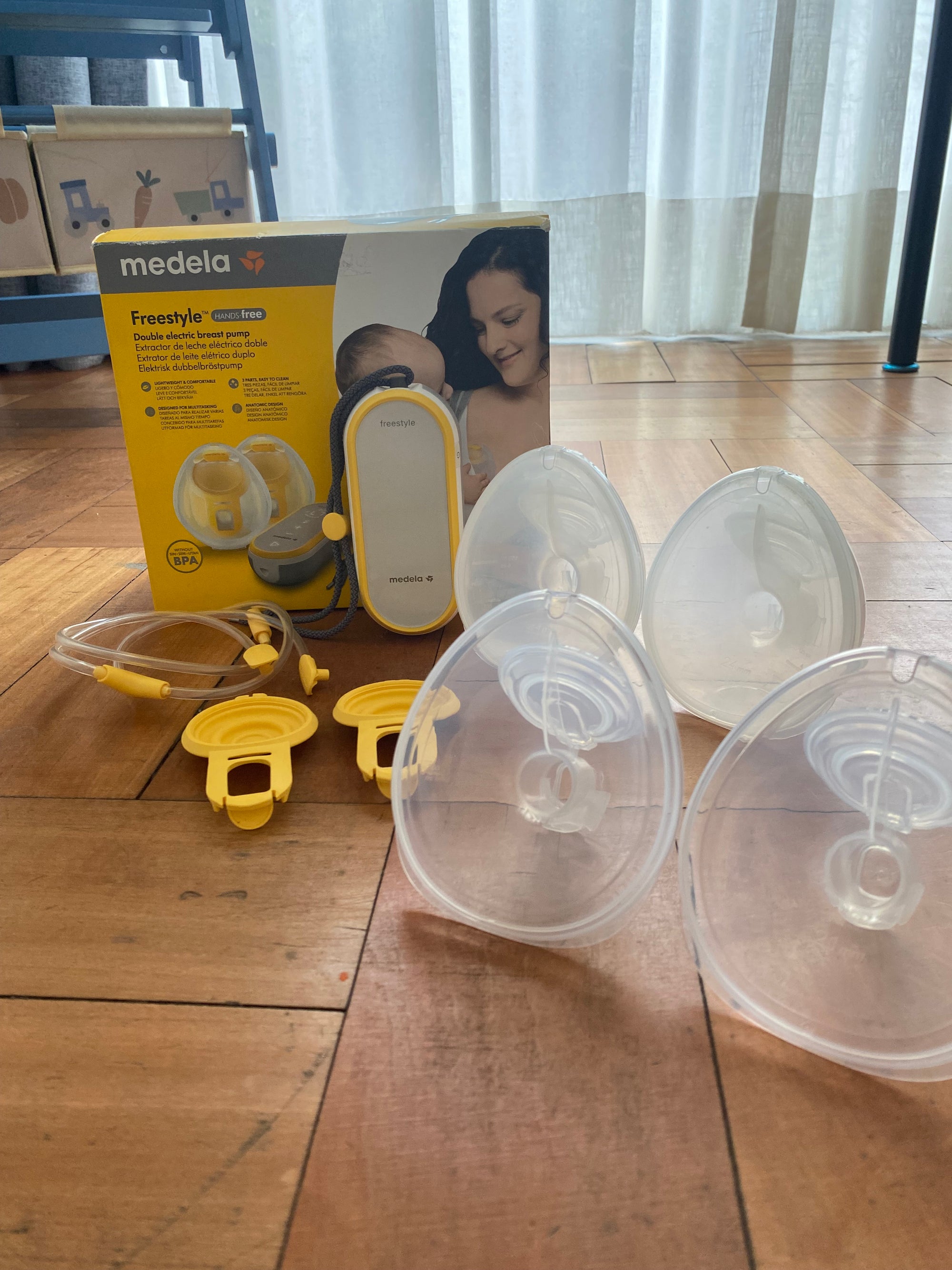 Extractor de leche doble, modelo freestyle flex manos libres. Marca Medela (#PG5618)
