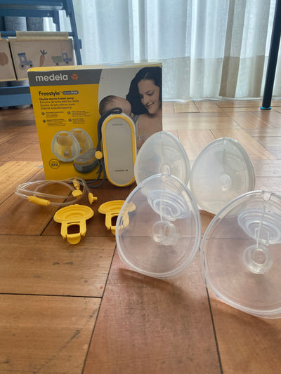 Extractor de leche doble, modelo freestyle flex manos libres. Marca Medela (#PG5618)