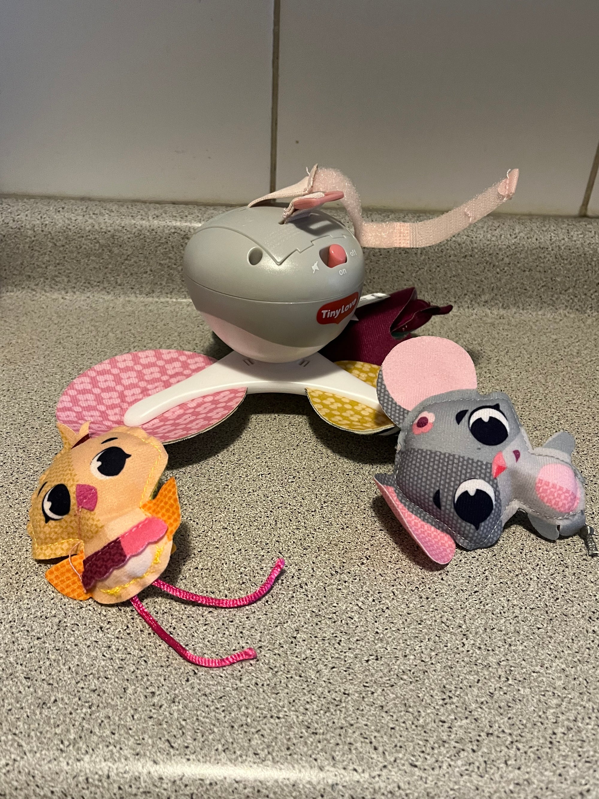 (#PG4942) Móvil modelo Tiny Princess. Marca Tiny Love