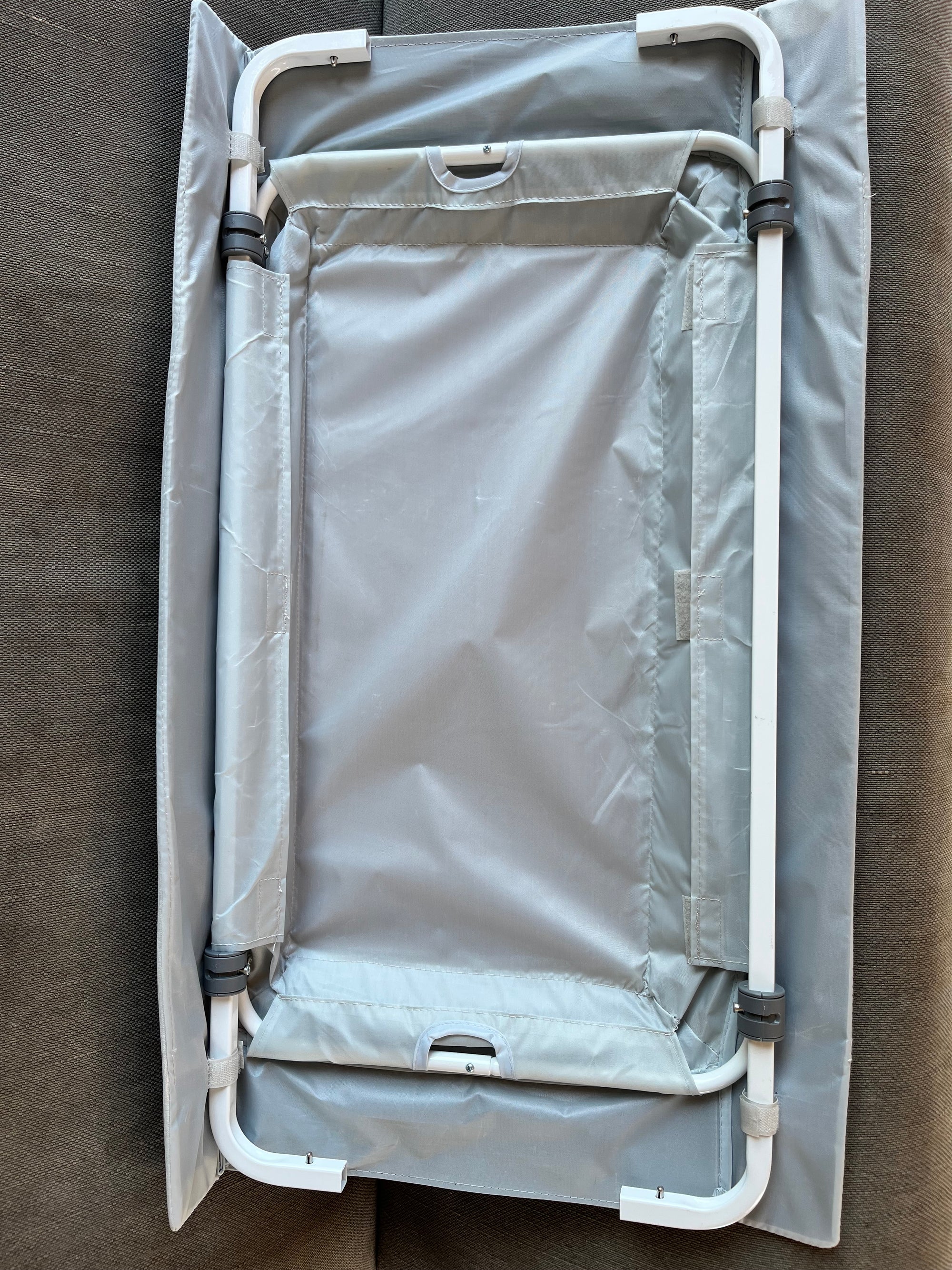 Cuna colecho Cozee gris plata. Marca Tutti Bambini (#PG5737)