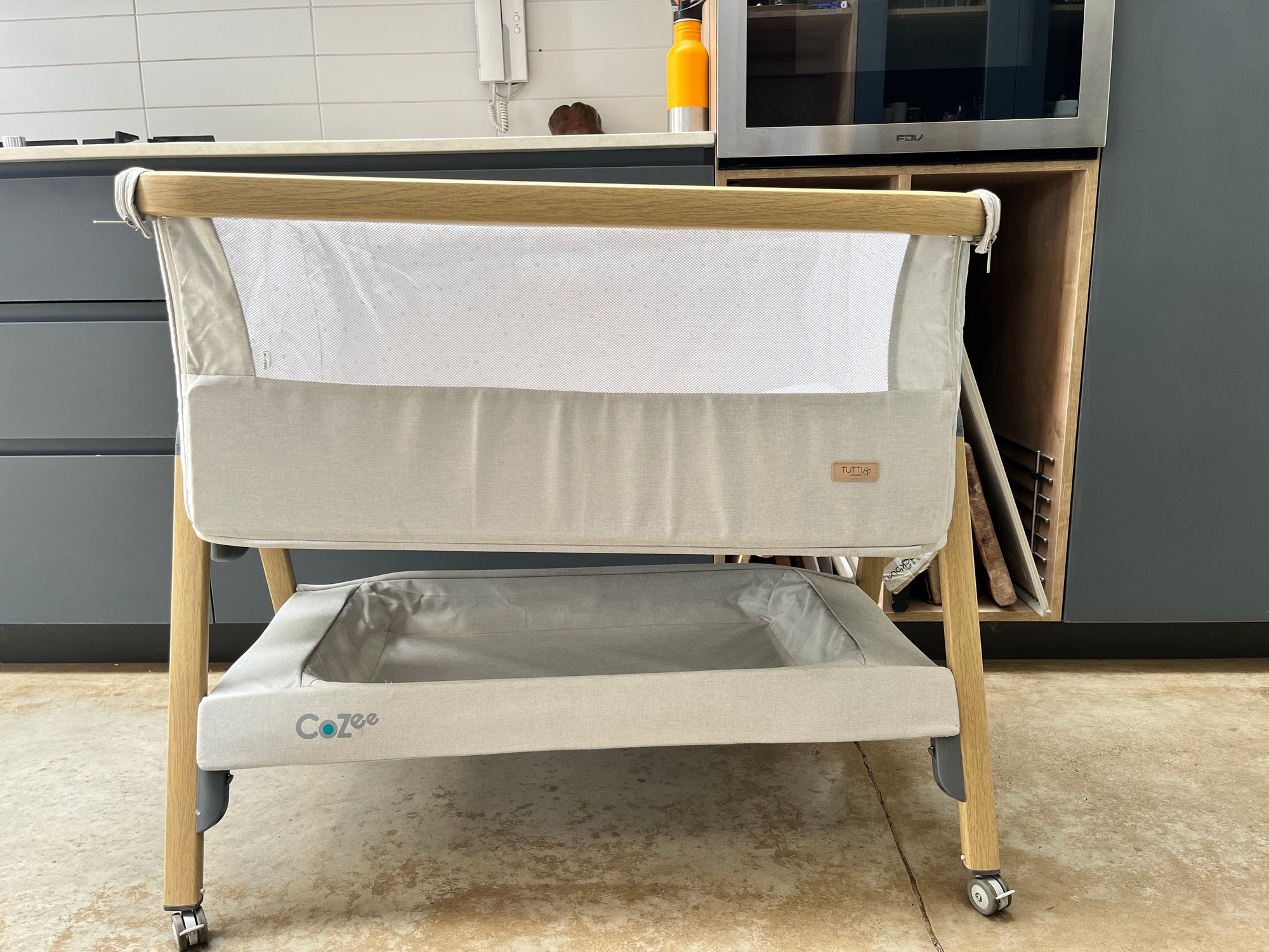 Cuna colecho Cozee gris plata. Marca Tutti Bambini (#PG5737)