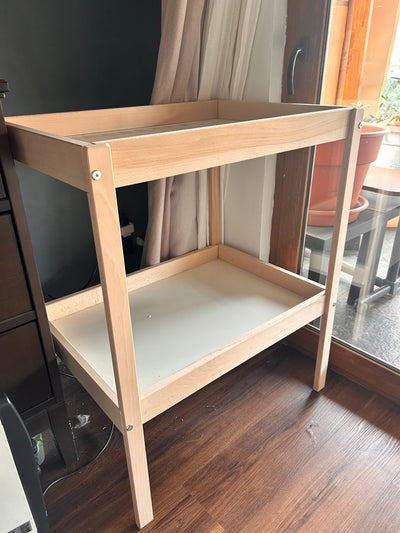 (#PG5073) Mudador modelo SNIGLAR color madera y blanco. Marca IKEA