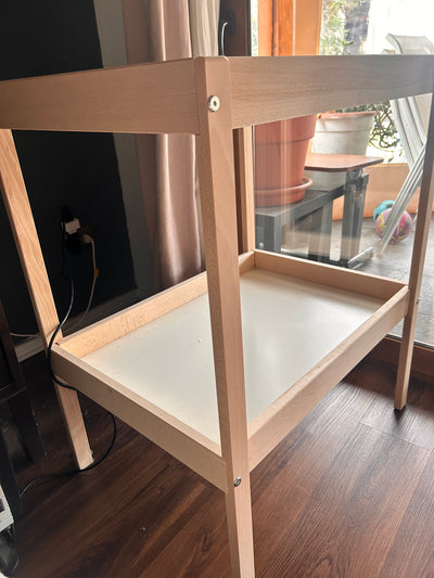 (#PG5073) Mudador modelo SNIGLAR color madera y blanco. Marca IKEA