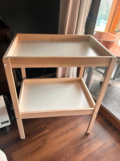 (#PG5073) Mudador modelo SNIGLAR color madera y blanco. Marca IKEA