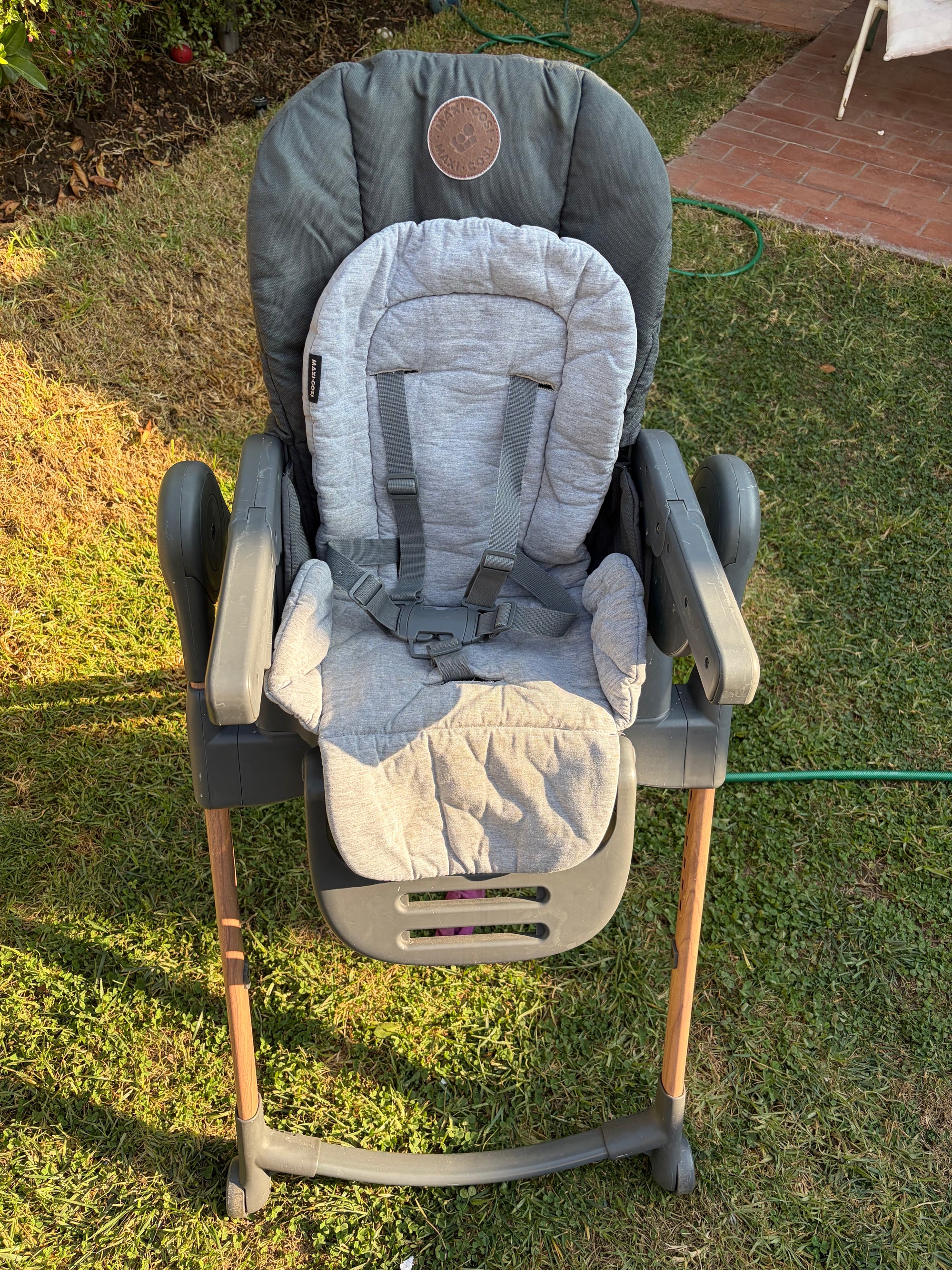 Silla de comer modelo Minla Essential Graphite. Marca Maxi Cosi(#PG5835)