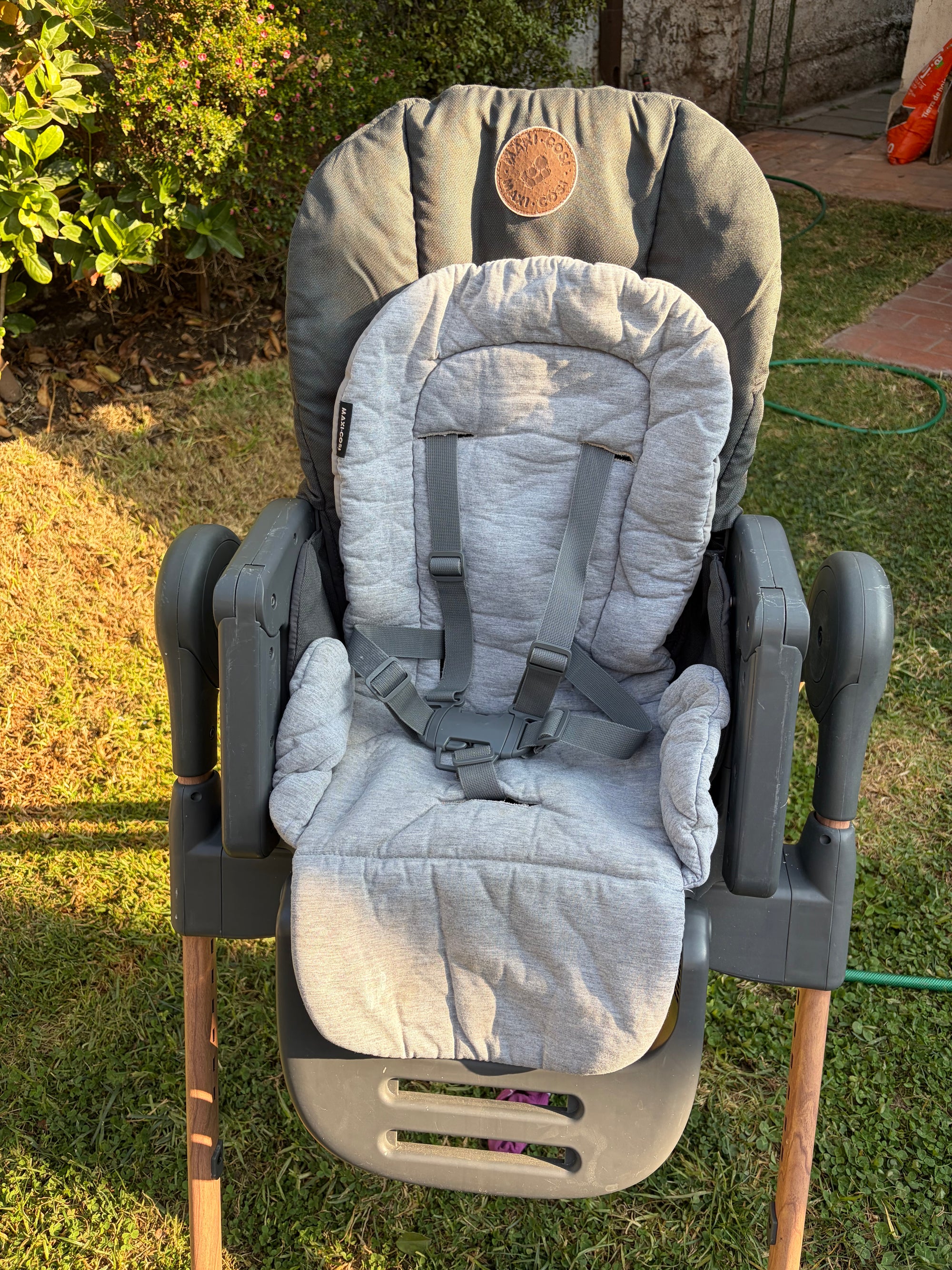 Silla de comer modelo Minla Essential Graphite. Marca Maxi Cosi(#PG5835)