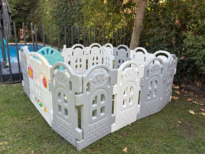 (#PG4677) Corral de plástico color gris con blanco. Marca Genérica
