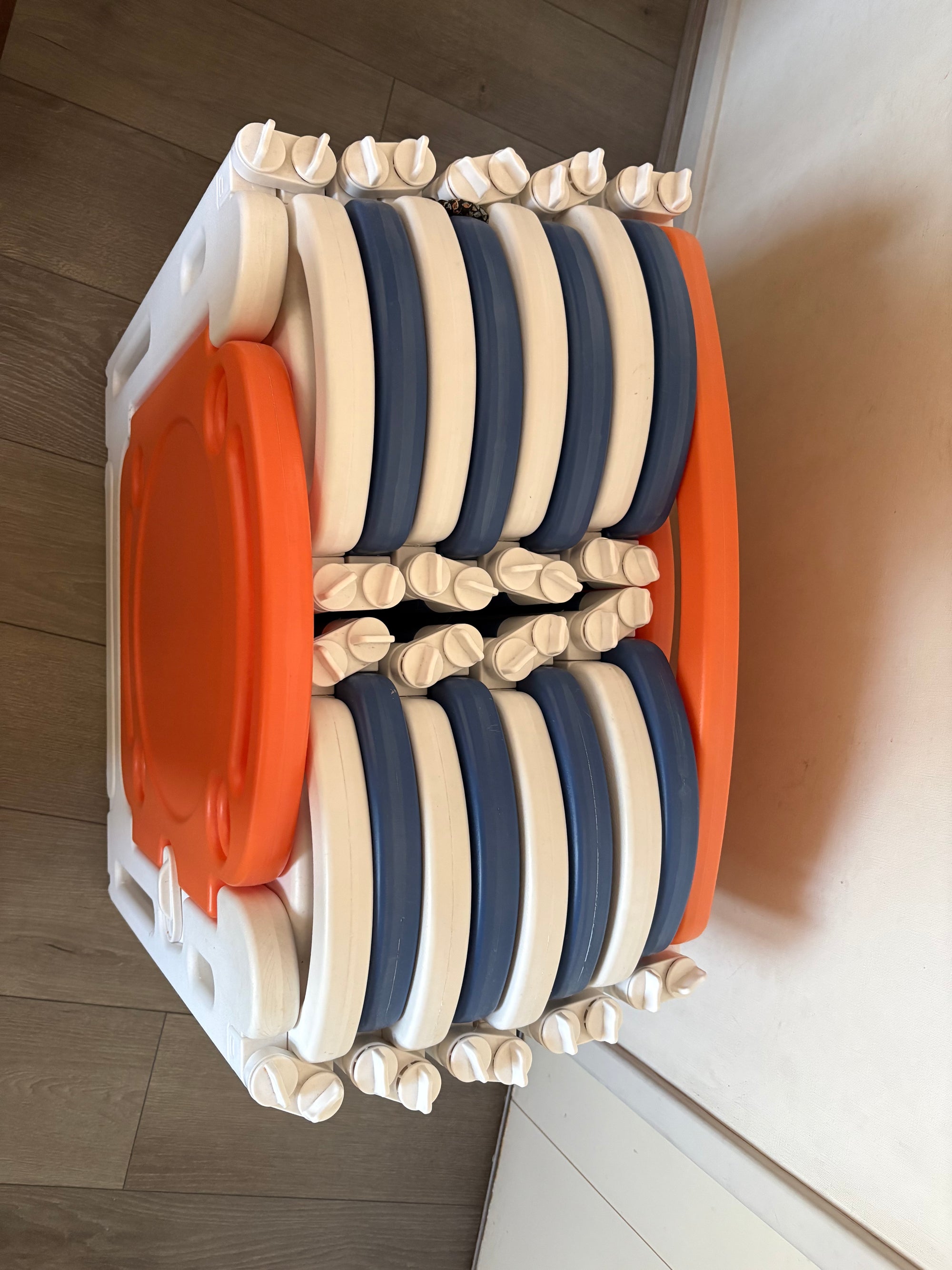 Corral bebé, modelo azul, blanco y naranja. Marca Lubabycas (#PG5692)