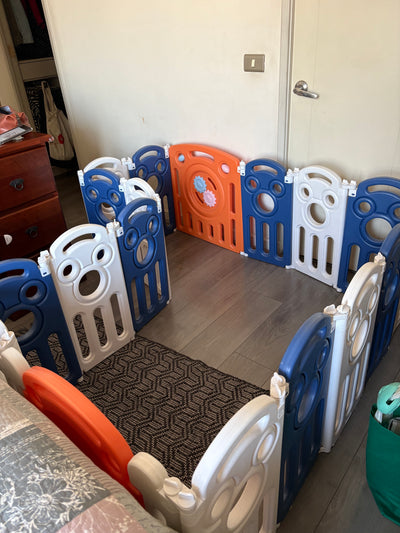 Corral bebé, modelo azul, blanco y naranja. Marca Lubabycas (#PG5692)