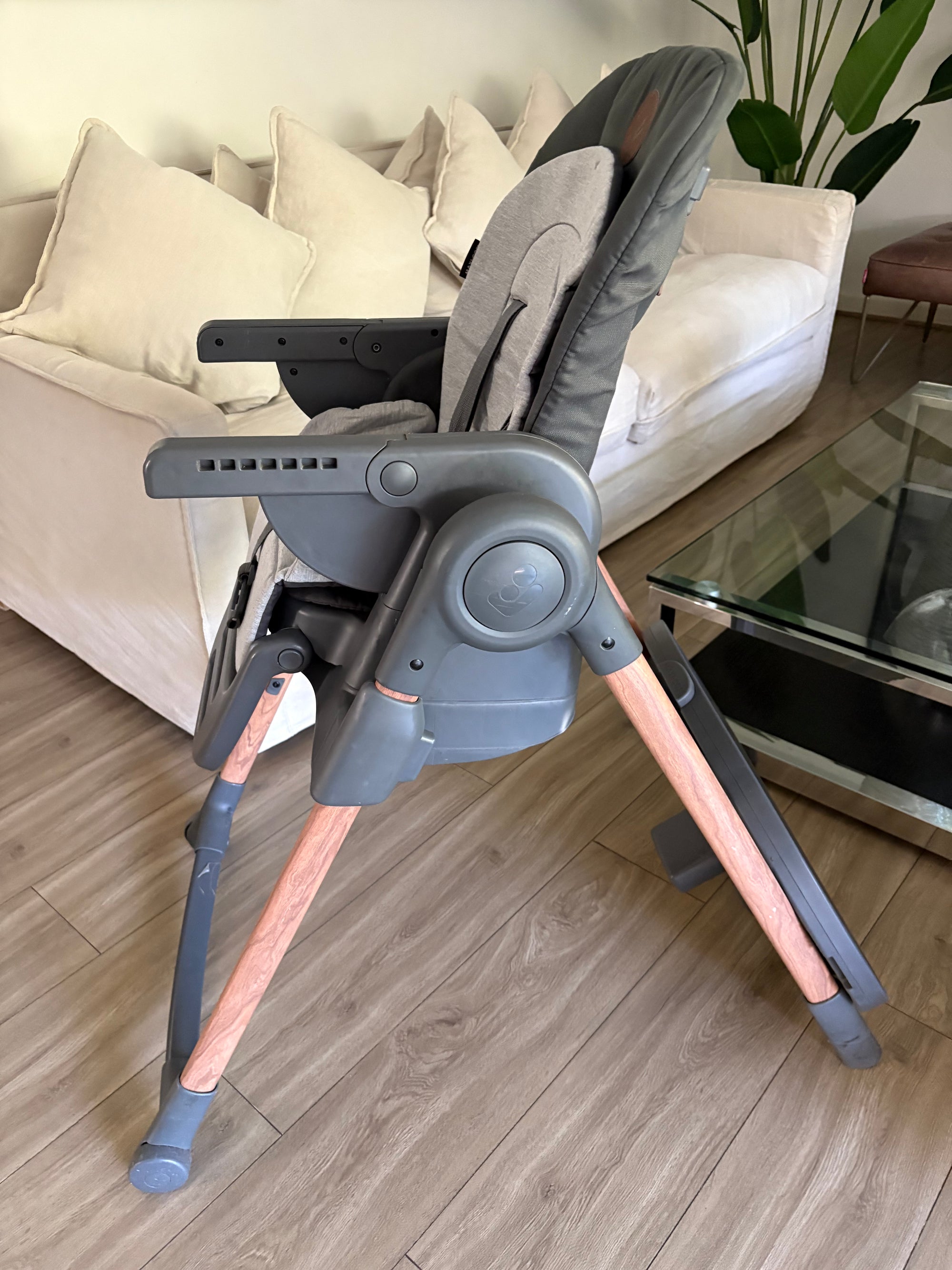 (#PG4700) Silla de comer modelo Minla Essential. Marca Maxi Cosi