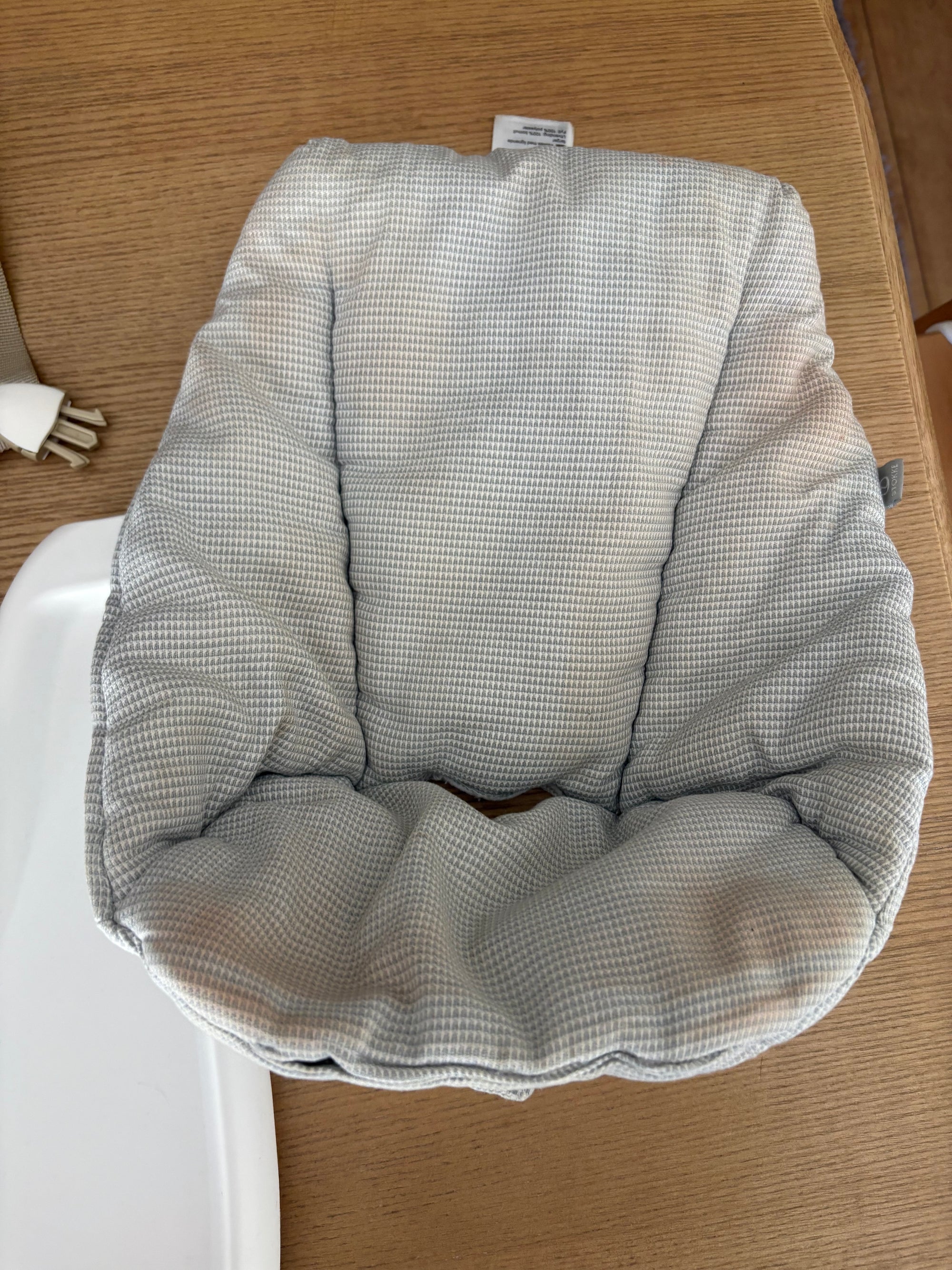 Bandeja, arnés v1 y cojín modelo baby para silla Tripp Trapp. Marca Stokke. (#PG5639)