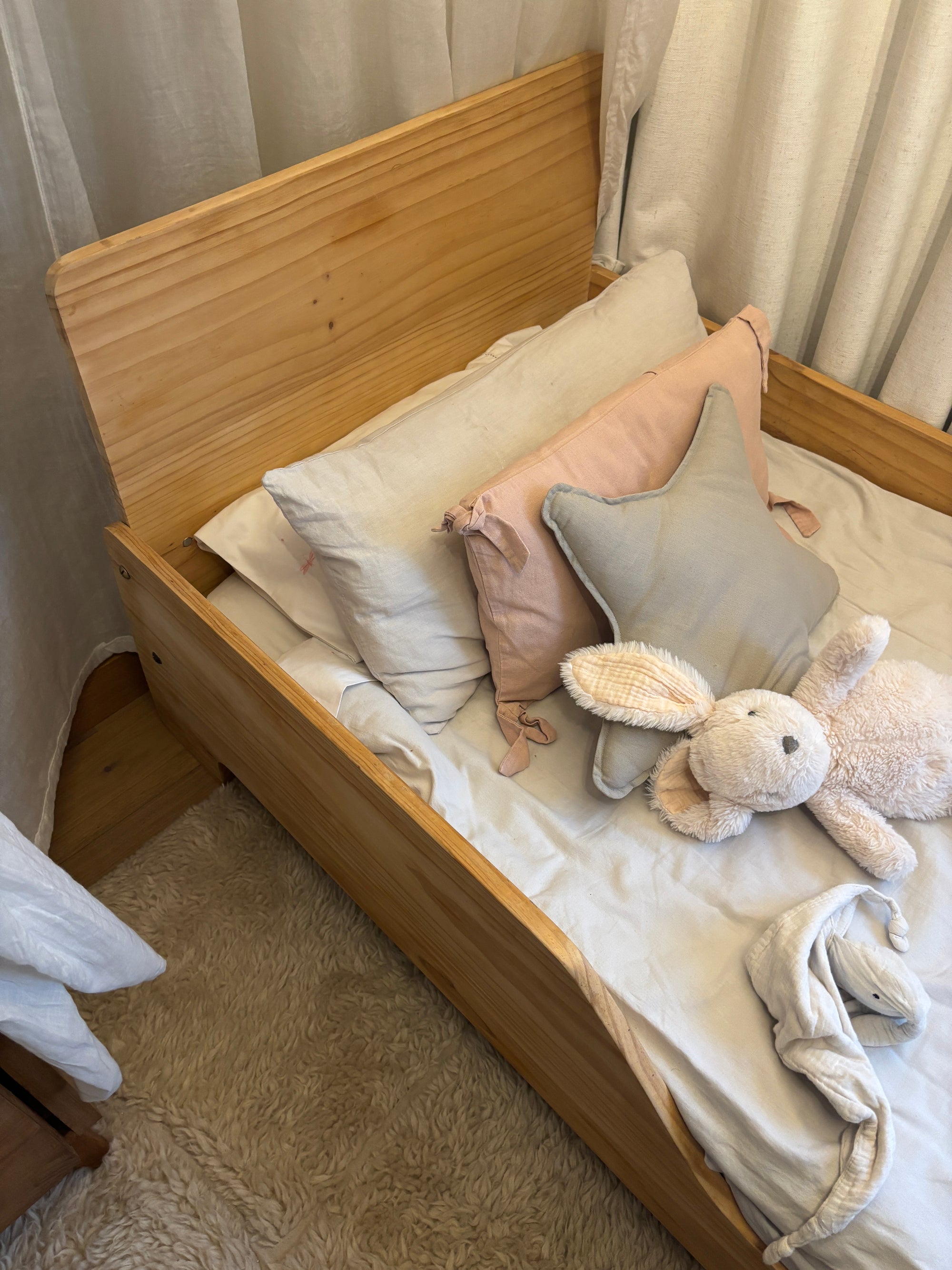 (#PG5021) Cama de madera. Marca Montessori