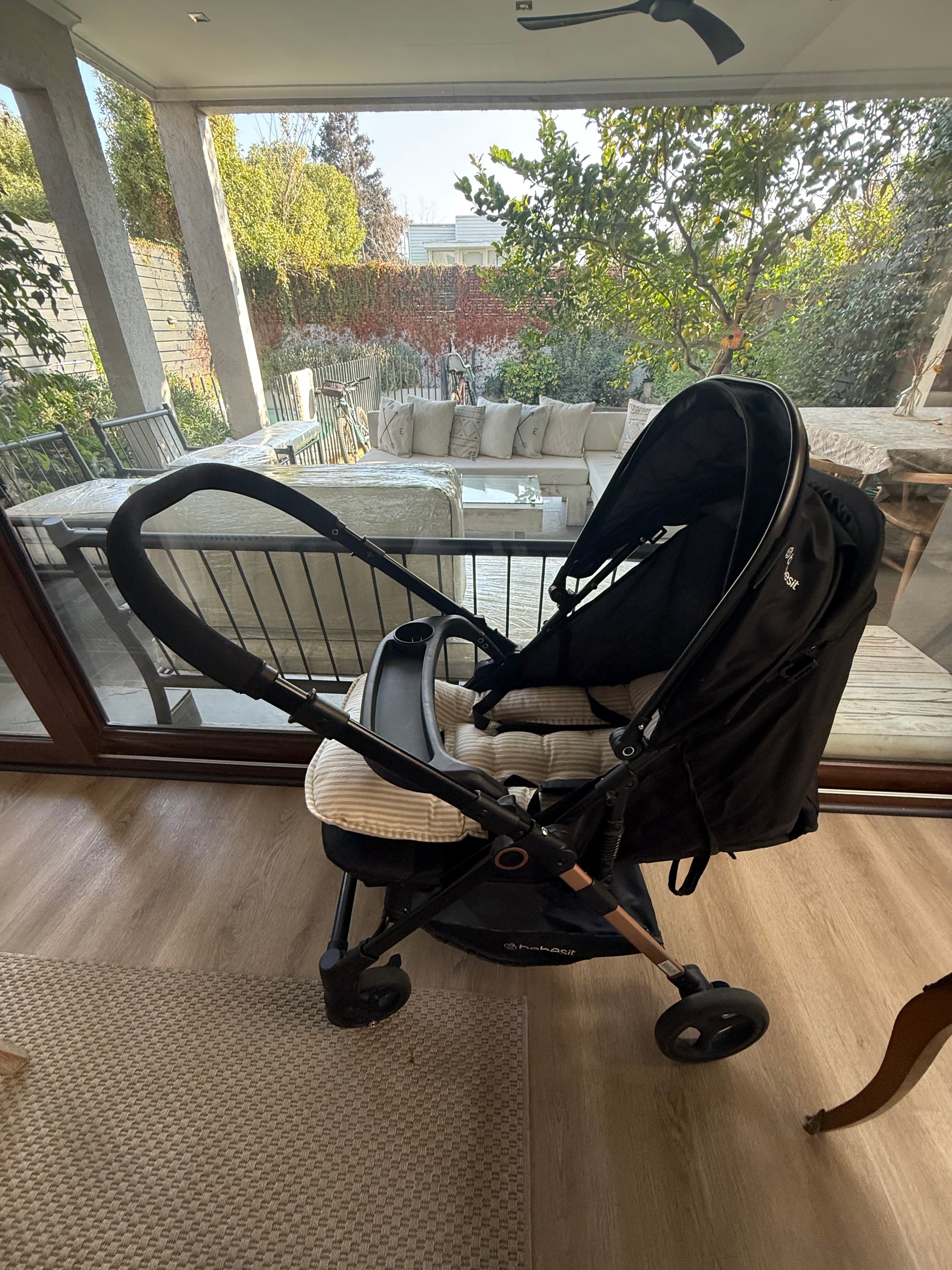 Coche reversible negro. Marca Bebesit (#PG5772)