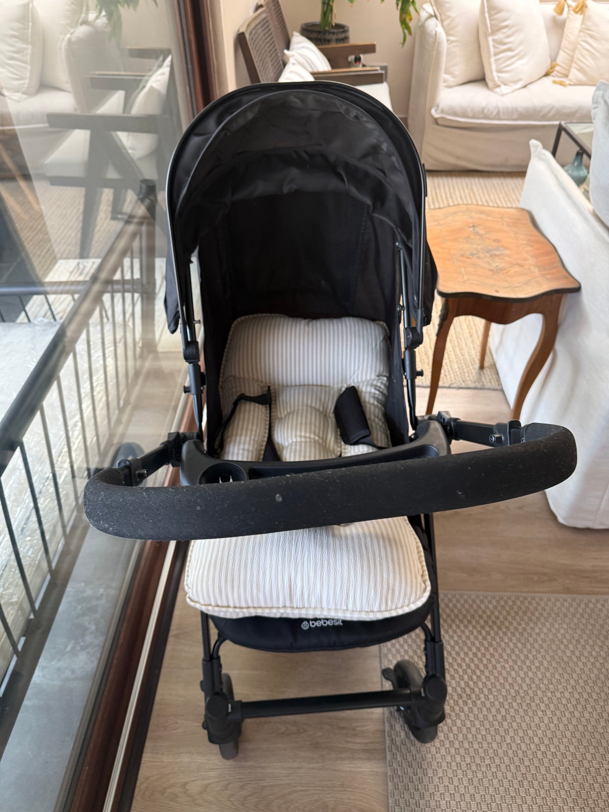 Coche reversible negro. Marca Bebesit (#PG5772)