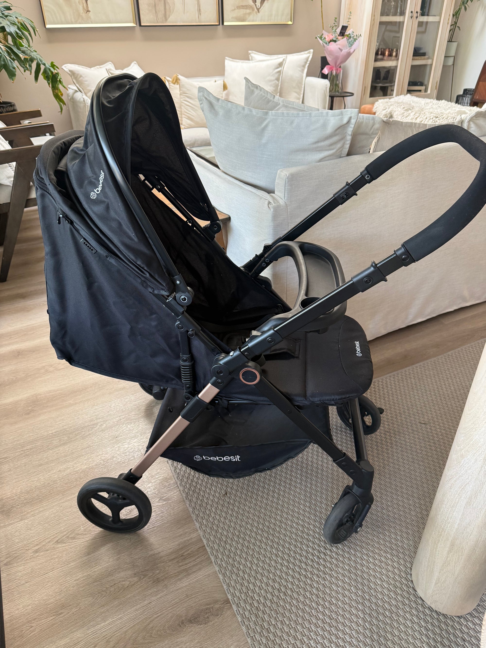 Coche reversible negro. Marca Bebesit (#PG5772)