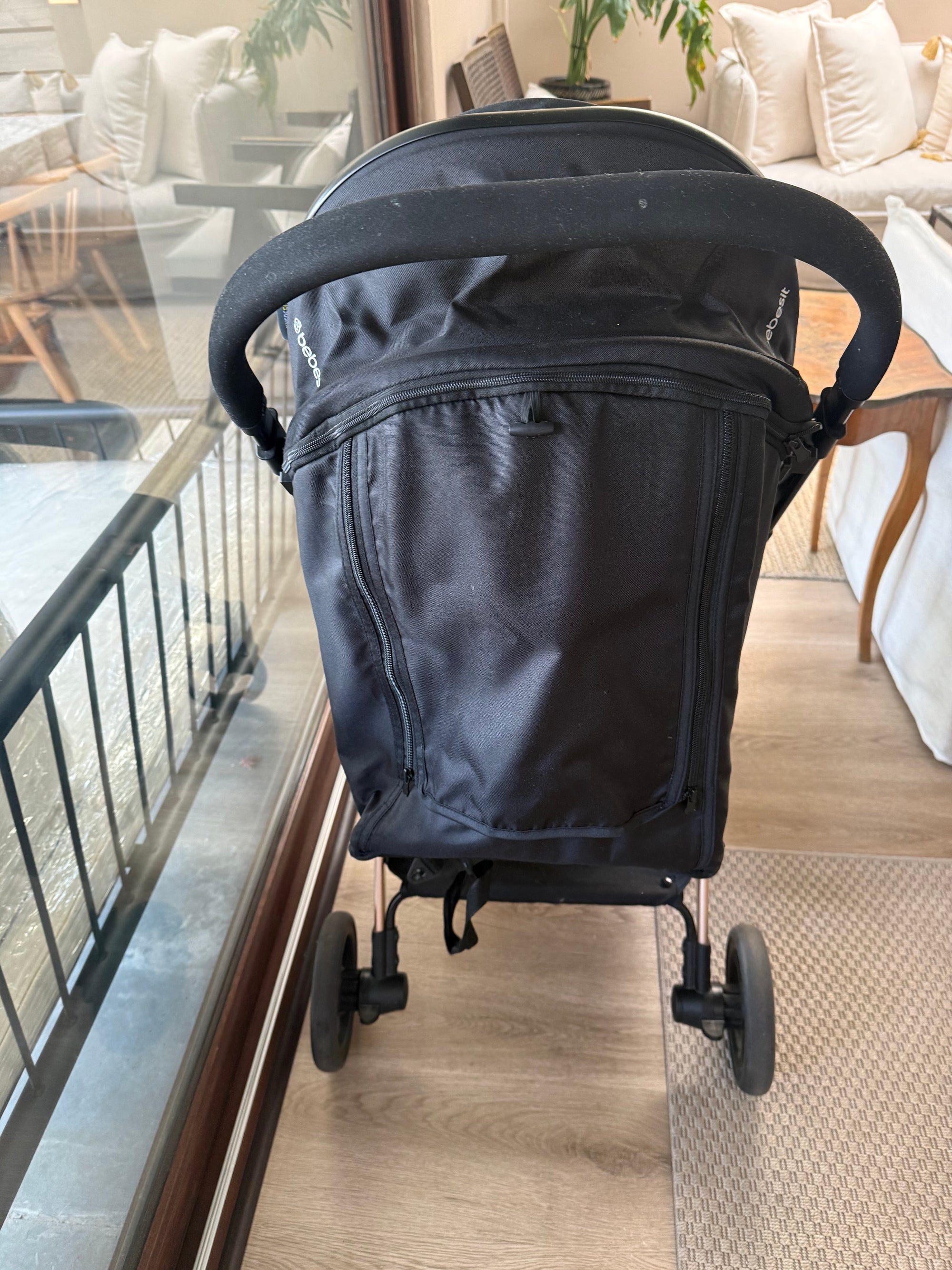Coche reversible negro. Marca Bebesit (#PG5772)