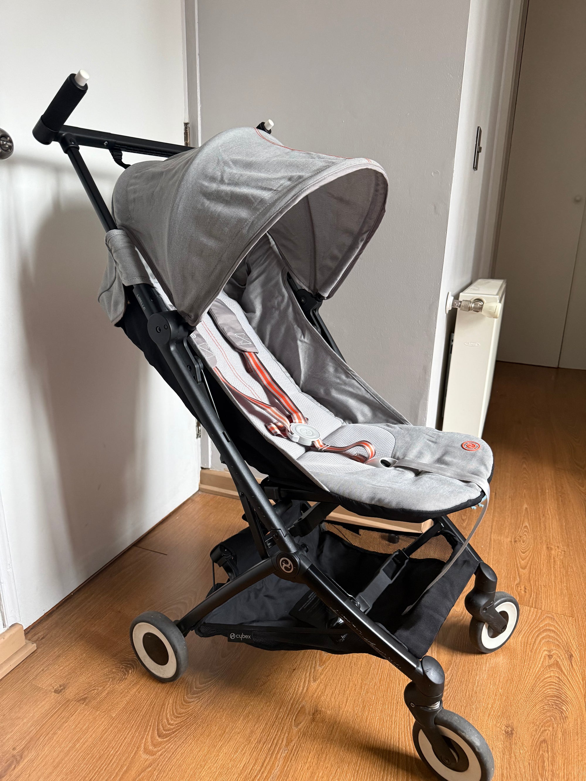 Coche de paseo modelo Libelle Lava Grey + Adaptadores huevito (#PG5836)