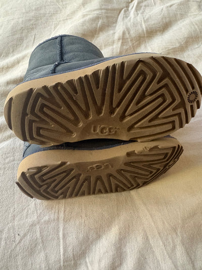 Botas infantiles azules con chiporro, talla 25 a 28. Marca UGG (#PG5765)
