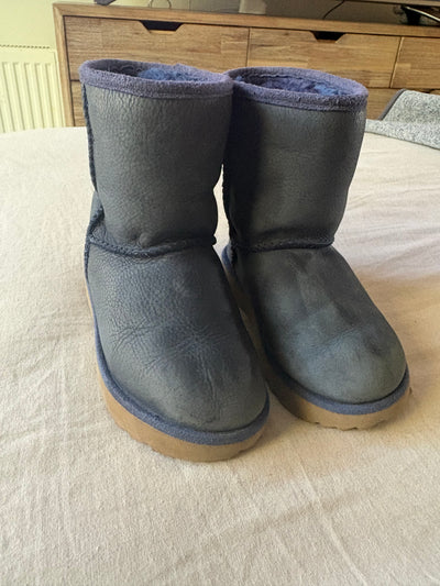 Botas infantiles azules con chiporro, talla 25 a 28. Marca UGG (#PG5765)