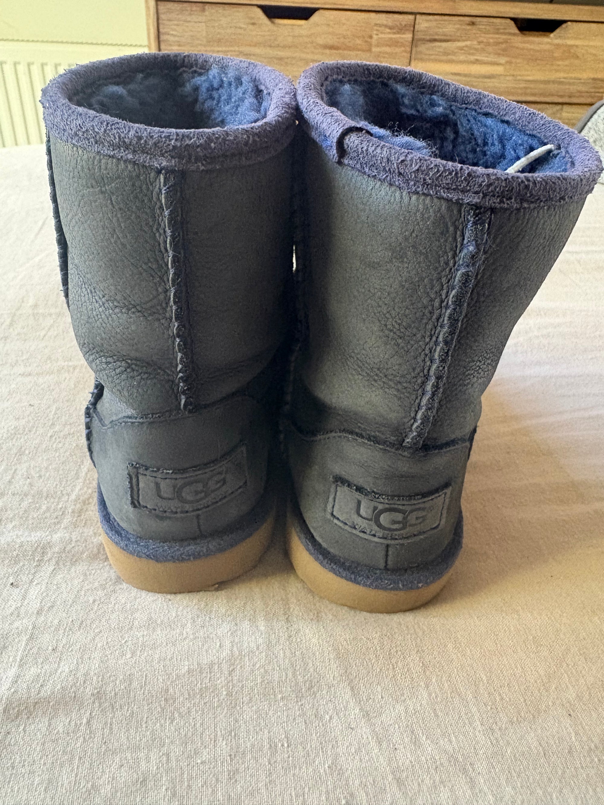 Botas infantiles azules con chiporro, talla 25 a 28. Marca UGG (#PG5765)