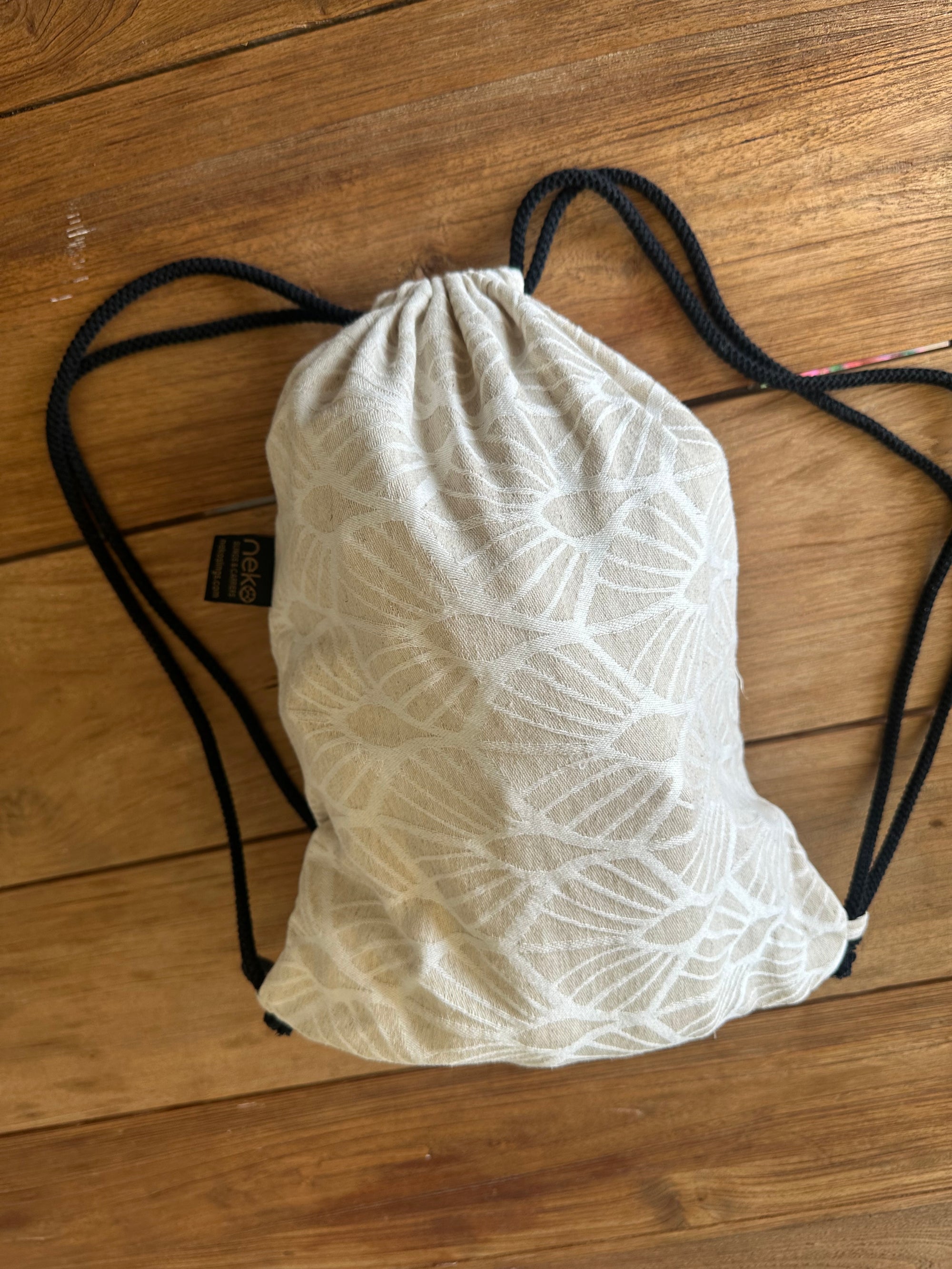 (#PG5418) Mochila ergonómica modelo Perla tamaño Toddler. Marca Neko Slings