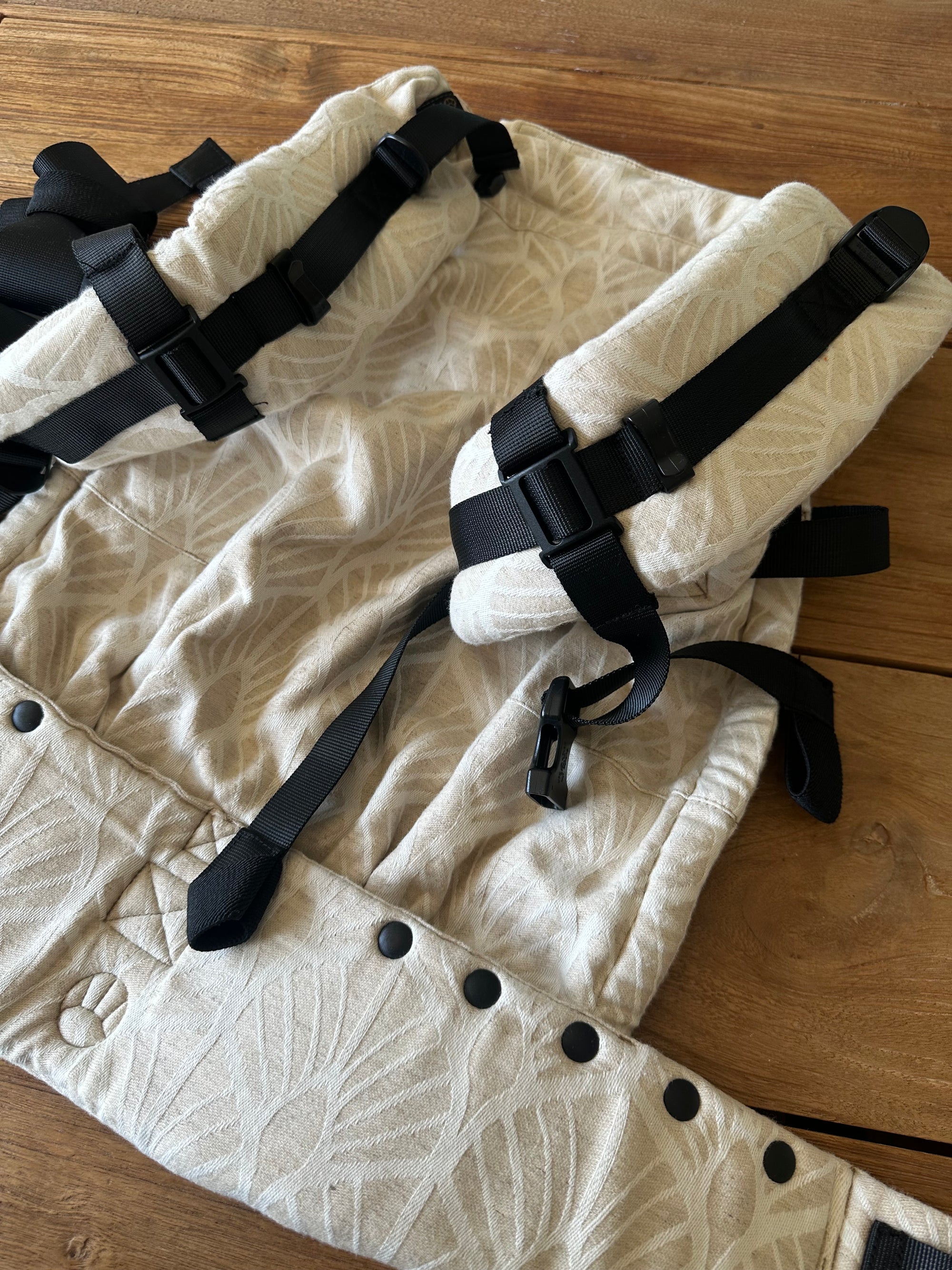 (#PG5418) Mochila ergonómica modelo Perla tamaño Toddler. Marca Neko Slings