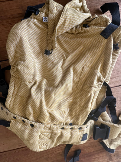 (#PG5416) Mochila ergonómica modelo Zest tamaño Baby. Marca Neko Slings