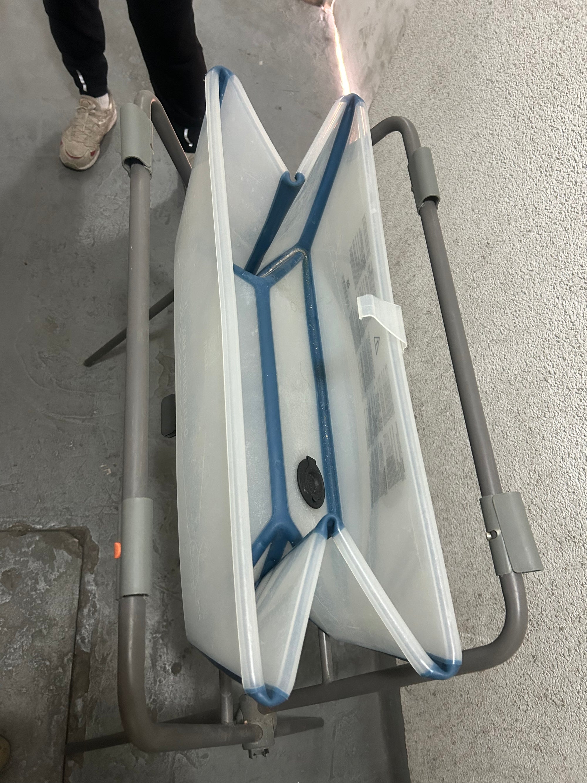 Bañera Flexi Bath con soporte RN y patas. Marca Stokke (#PG5683)