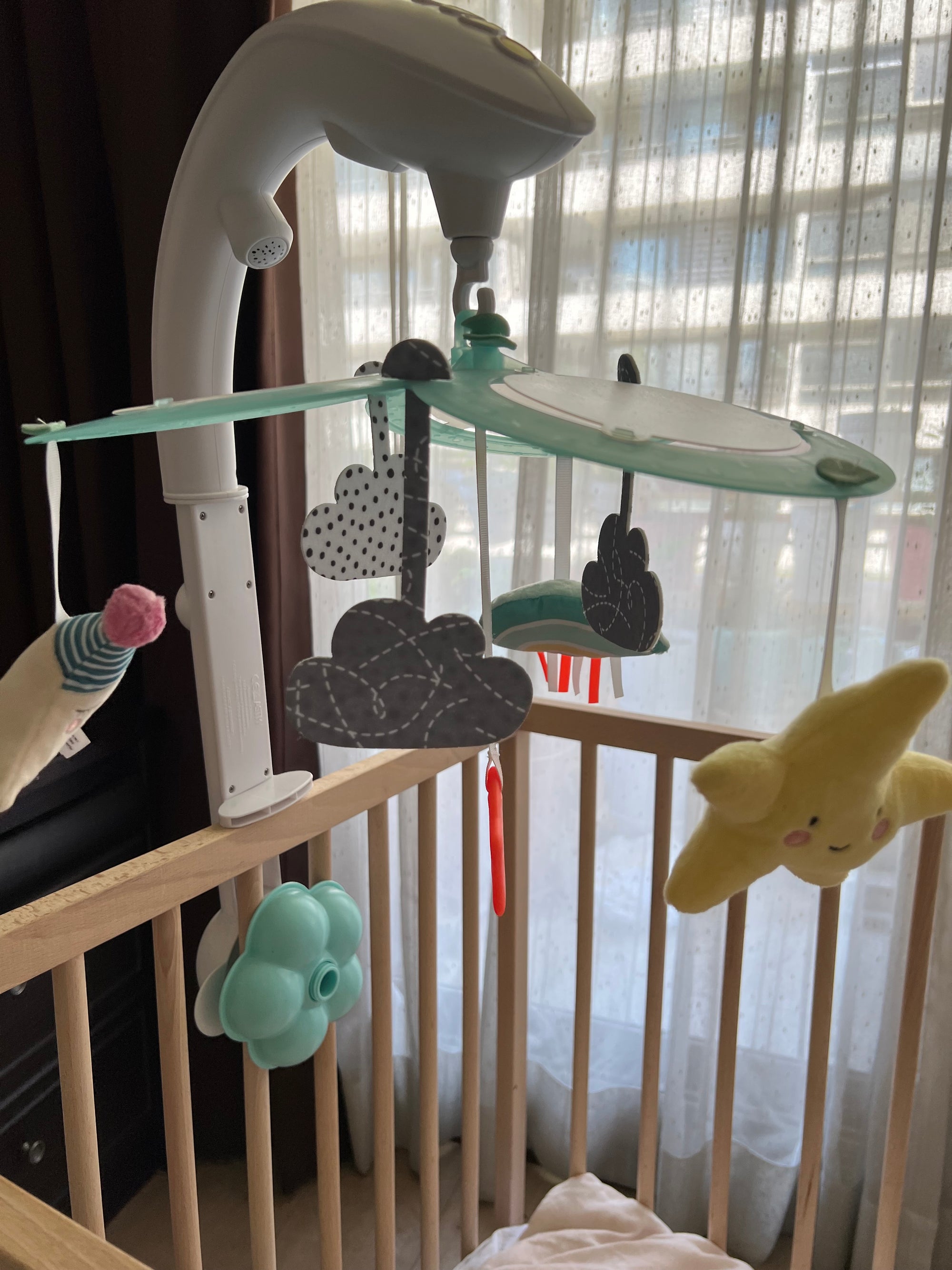 (#PG4345) Móvil con música modelo Sweet Dreams Mini Moon. Marca Taf Toys