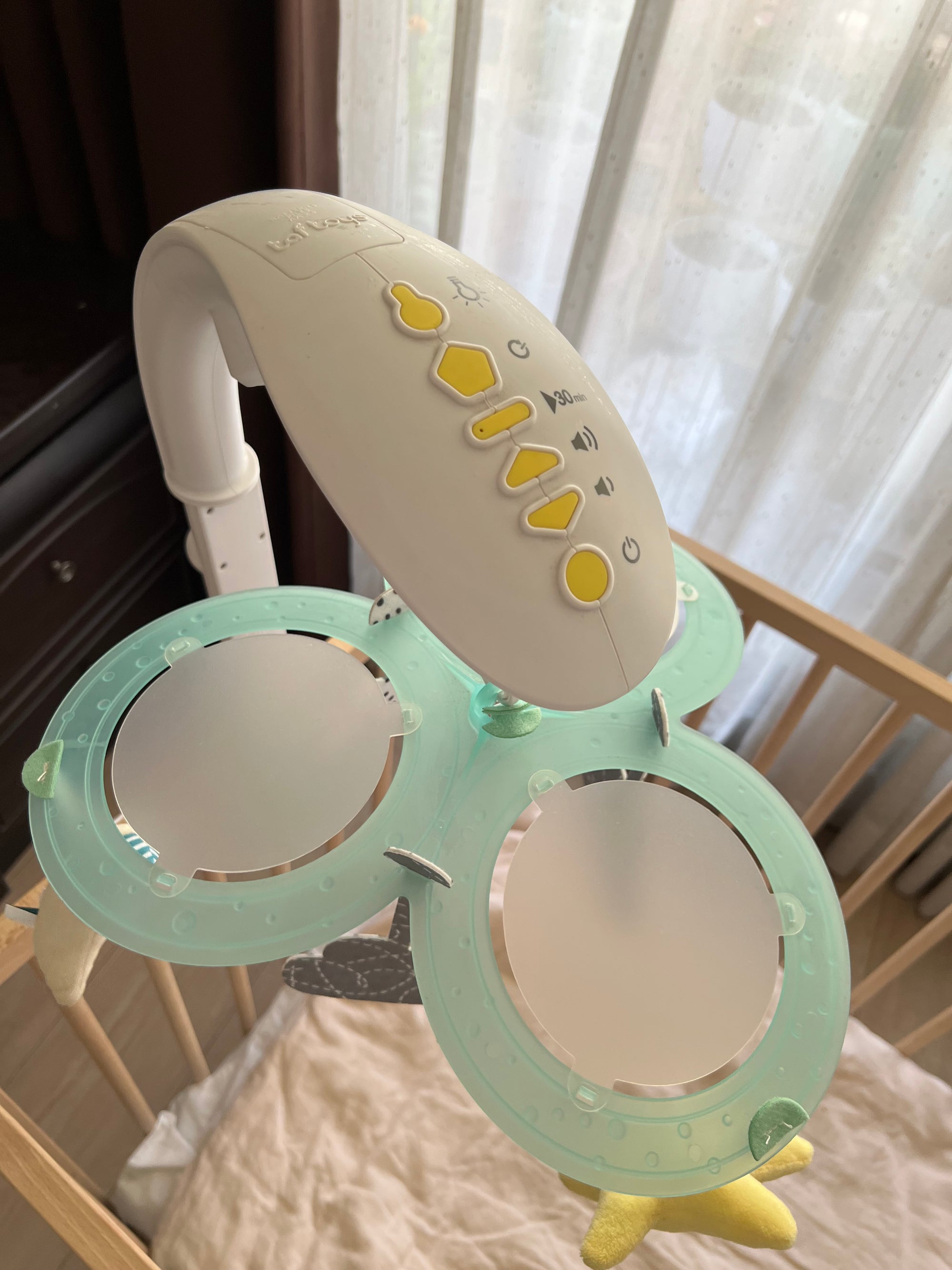 (#PG4345) Móvil con música modelo Sweet Dreams Mini Moon. Marca Taf Toys