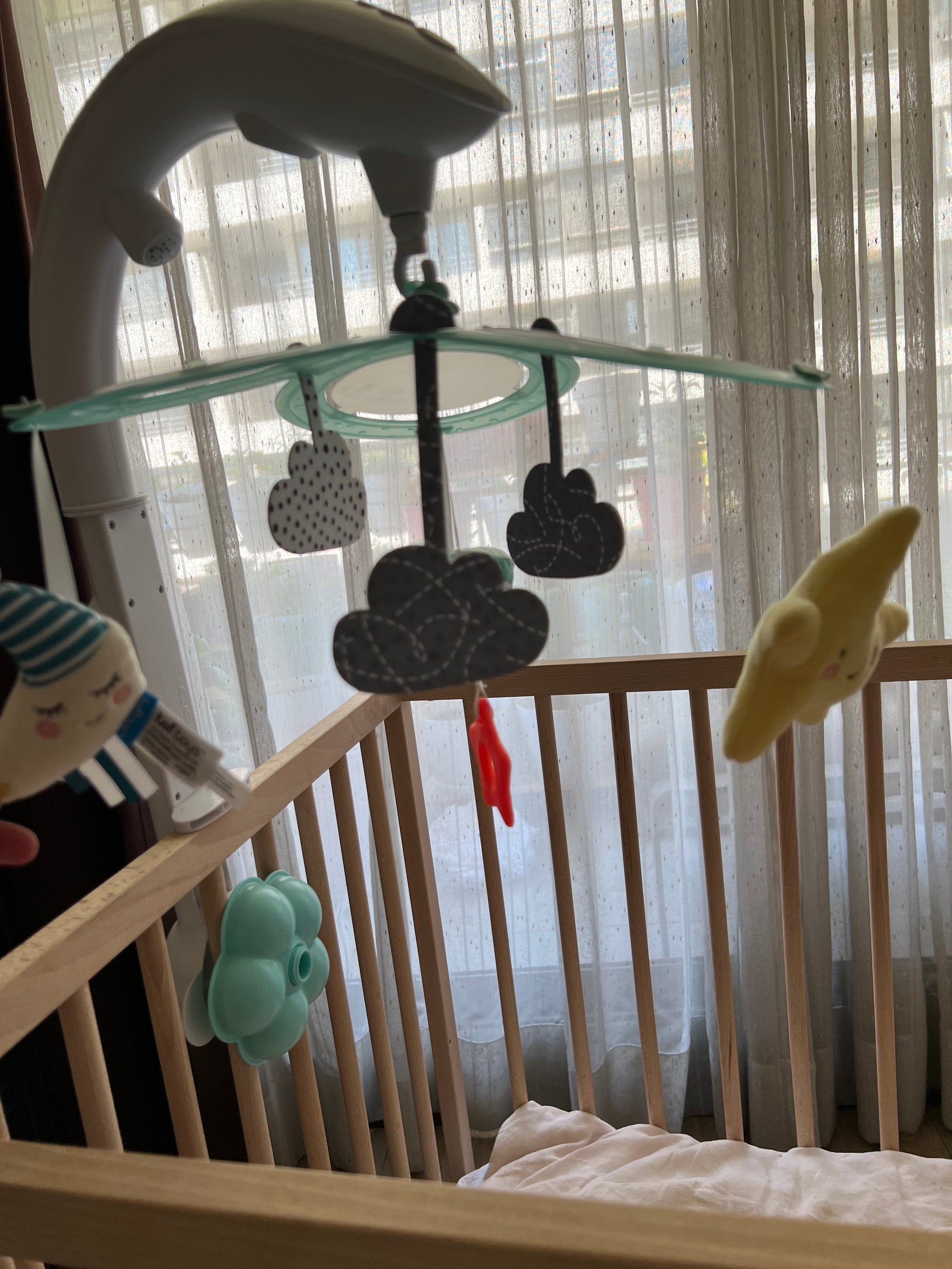 (#PG4345) Móvil con música modelo Sweet Dreams Mini Moon. Marca Taf Toys