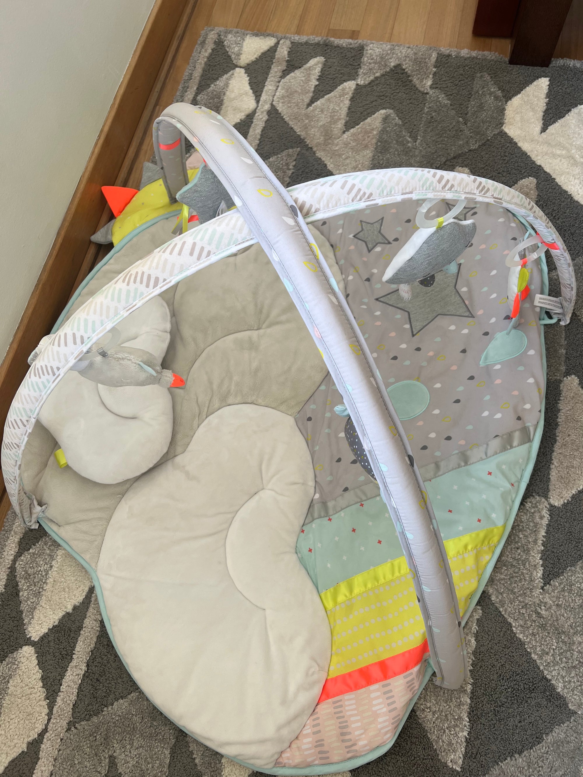 (#PG5110) Gimnasio de actividades modelo Silver Lining Cloud. Marca Skip Hop