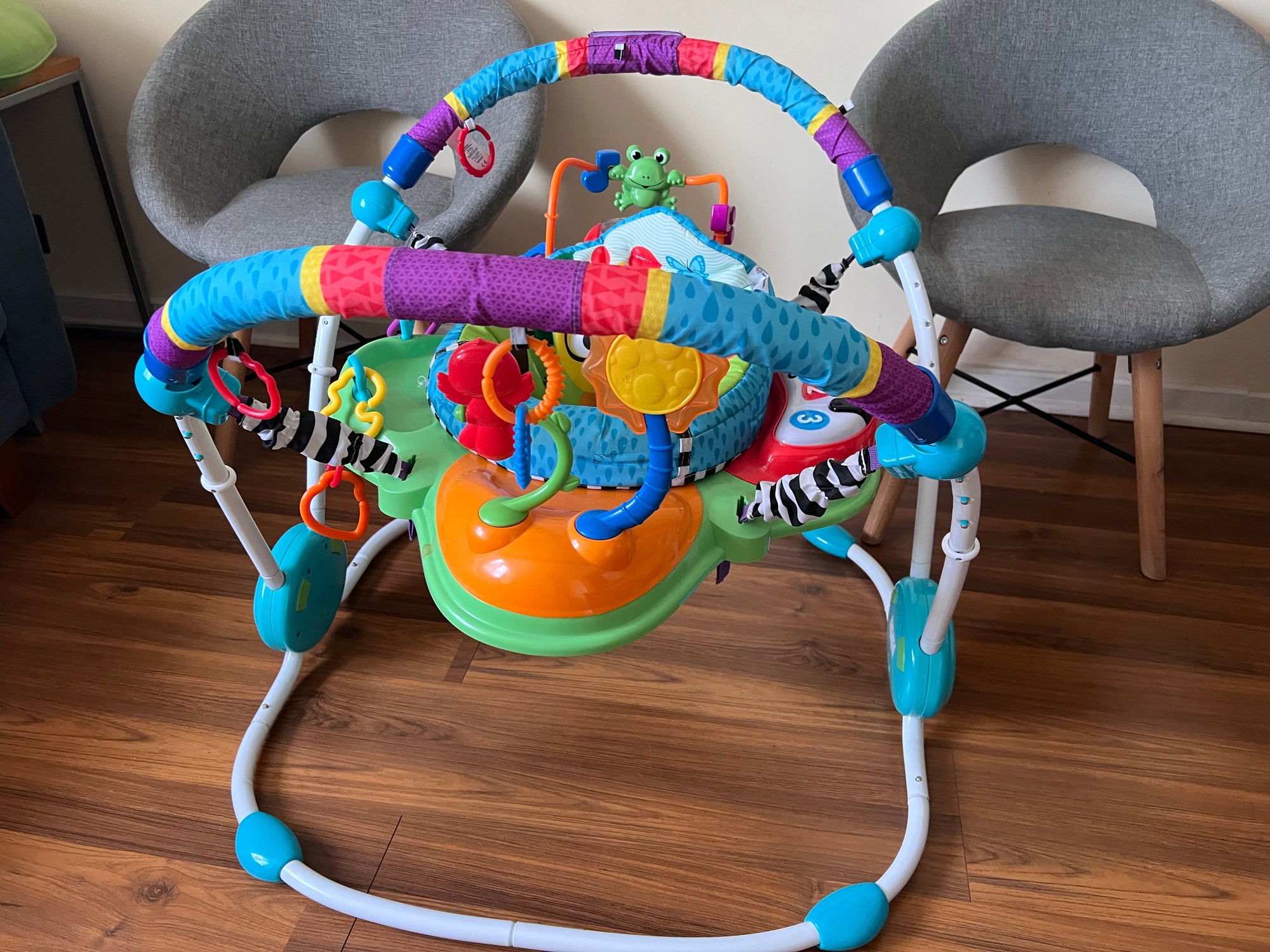 (#PG4578) Saltarina modelo Friends. Marca Baby Einstein