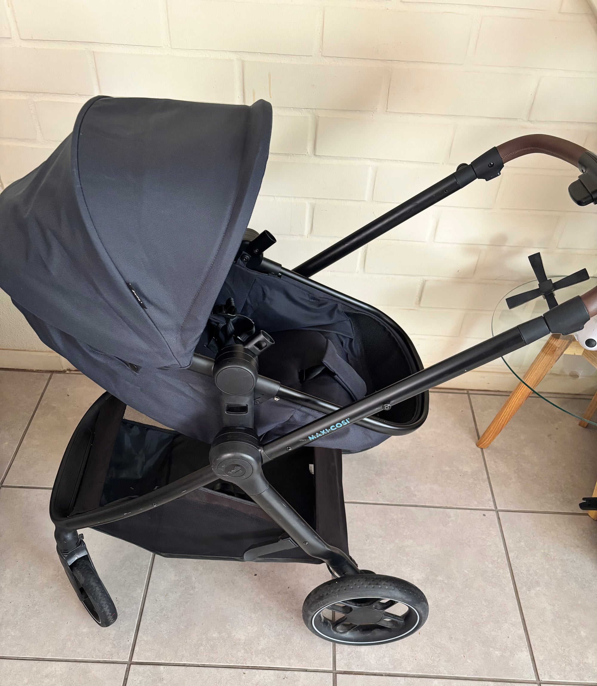 (#PG4976) Coche Travel System modelo Zelia 3 Essential Grey. Marca Maxi Cosi
