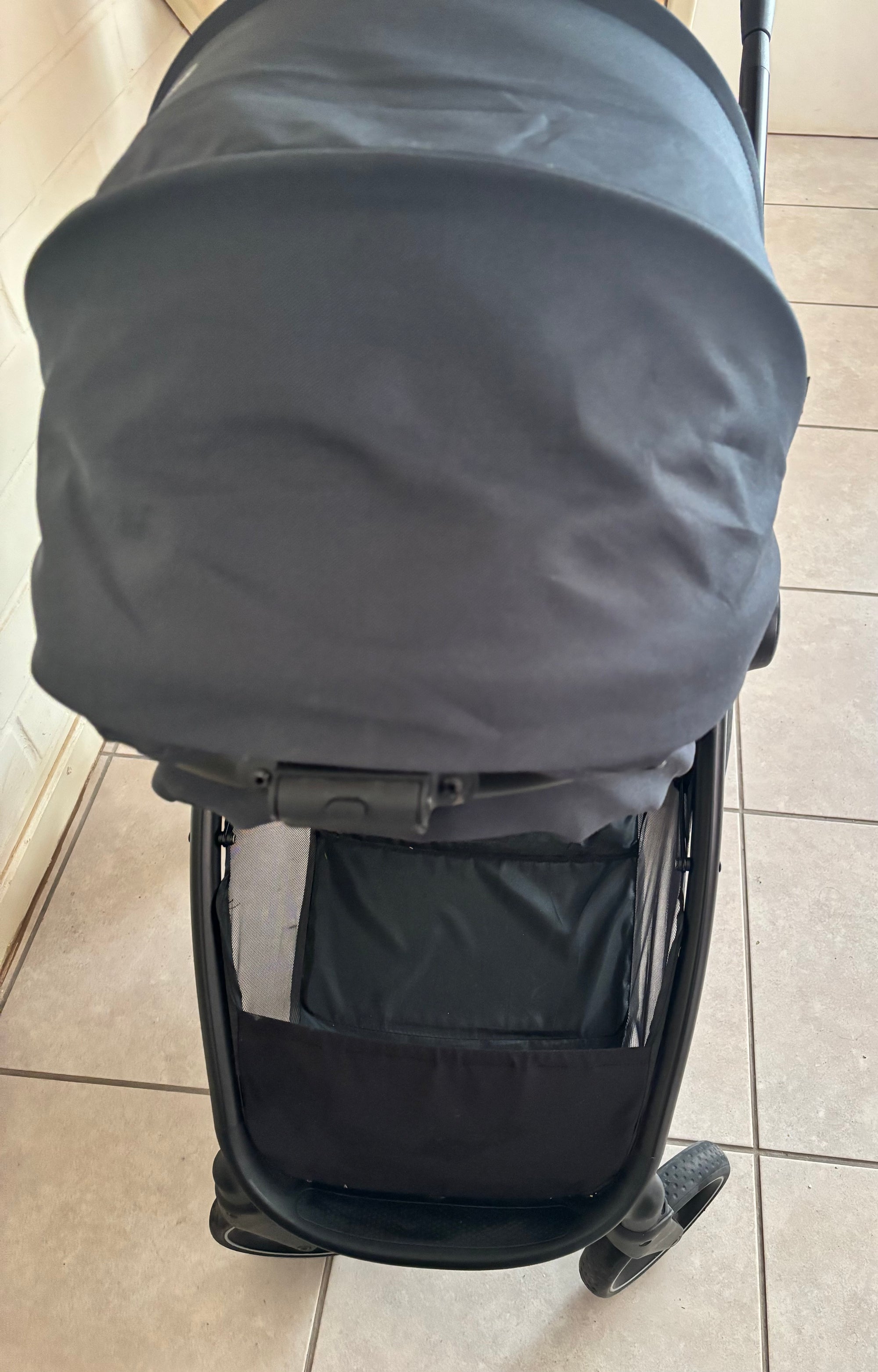 (#PG4976) Coche Travel System modelo Zelia 3 Essential Grey. Marca Maxi Cosi