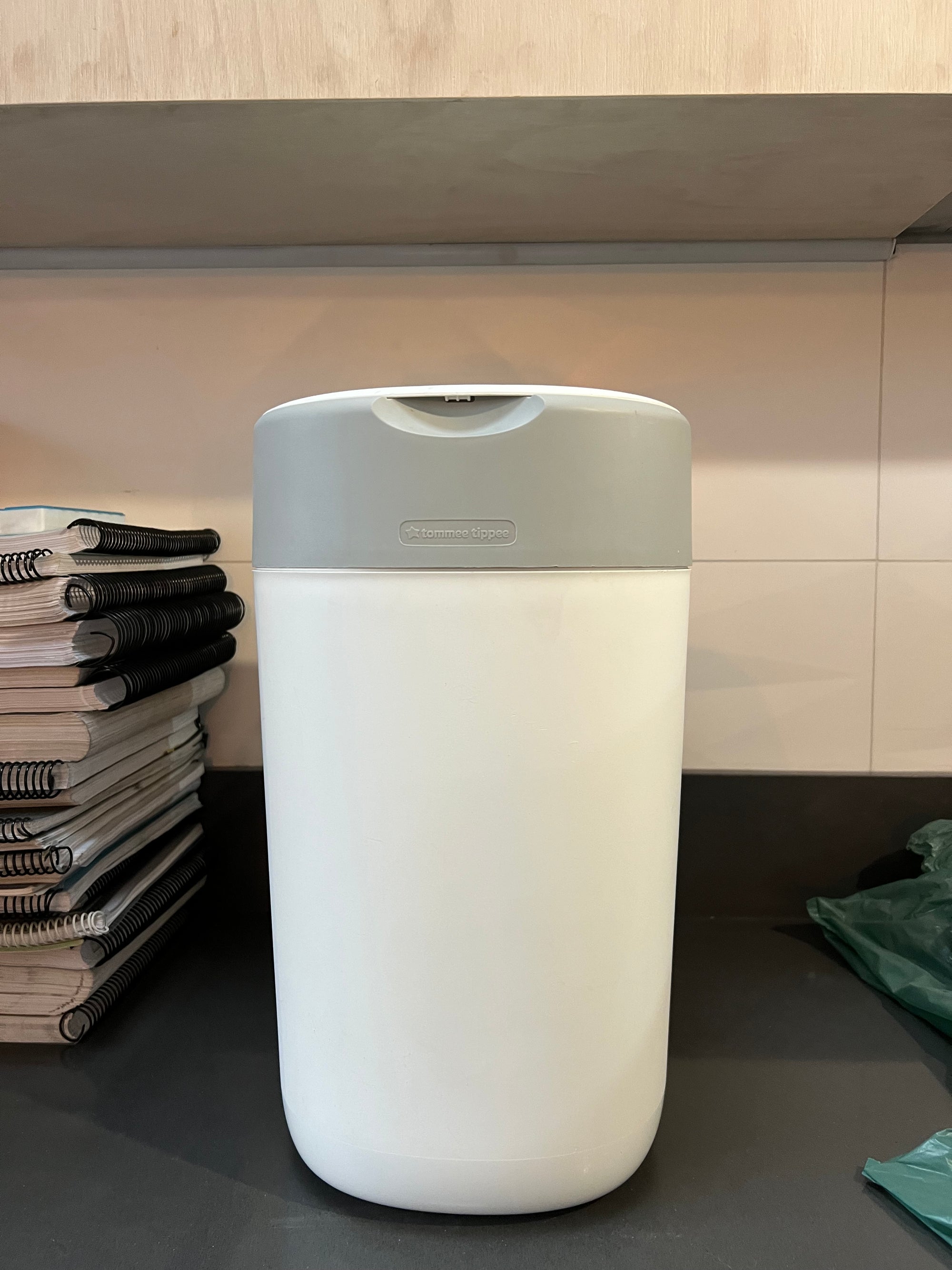 (#PG5060) Basurero para pañales modelo Sangenic + 2 repuestos. Marca Tommee Tippee