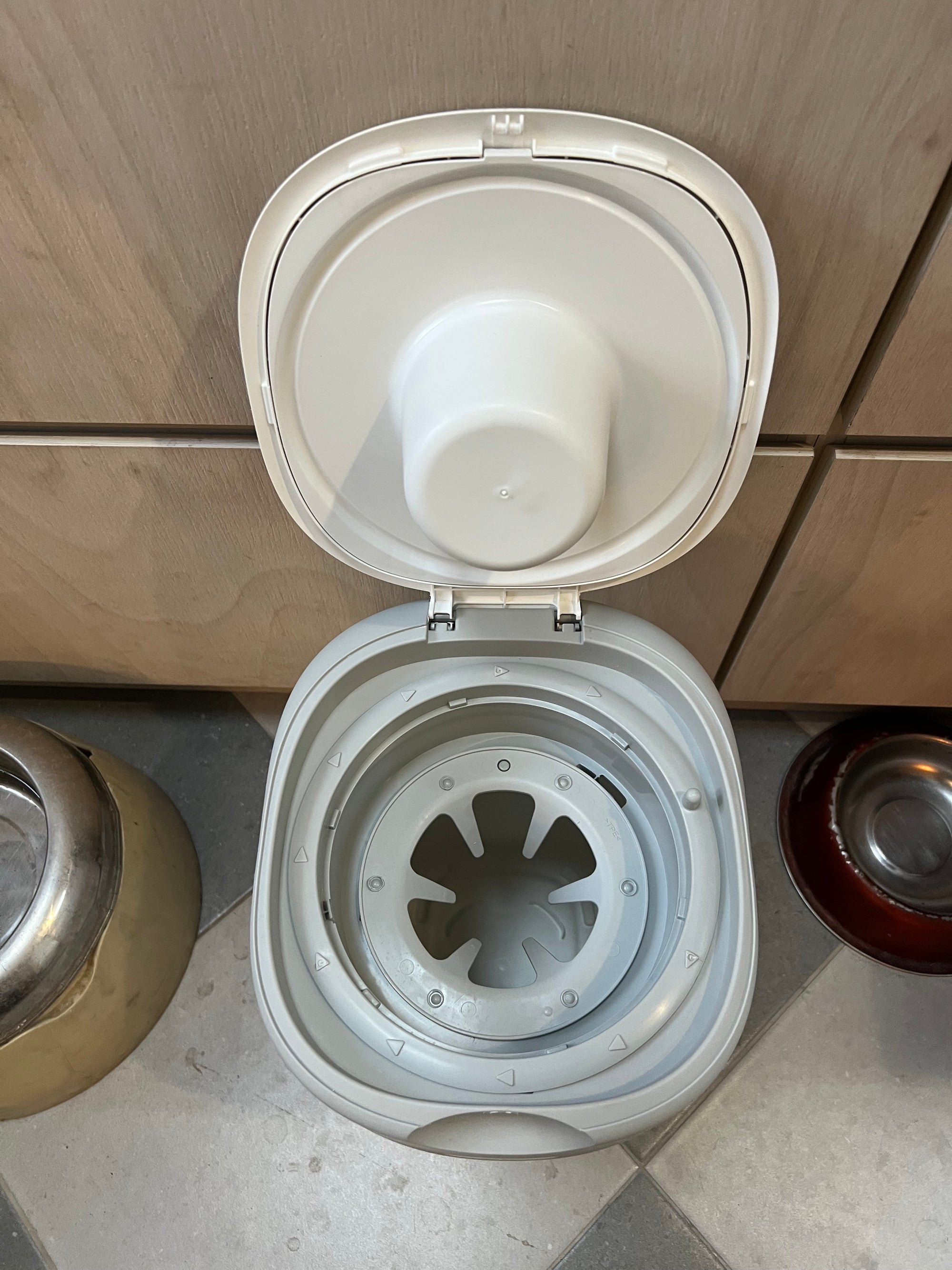 (#PG5060) Basurero para pañales modelo Sangenic + 2 repuestos. Marca Tommee Tippee