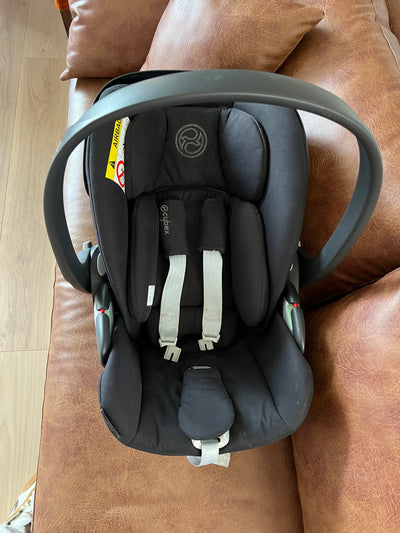 Silla de auto nido Cloud T i-Size, modelo de tela negro. Marca Cybex (#PG5676)