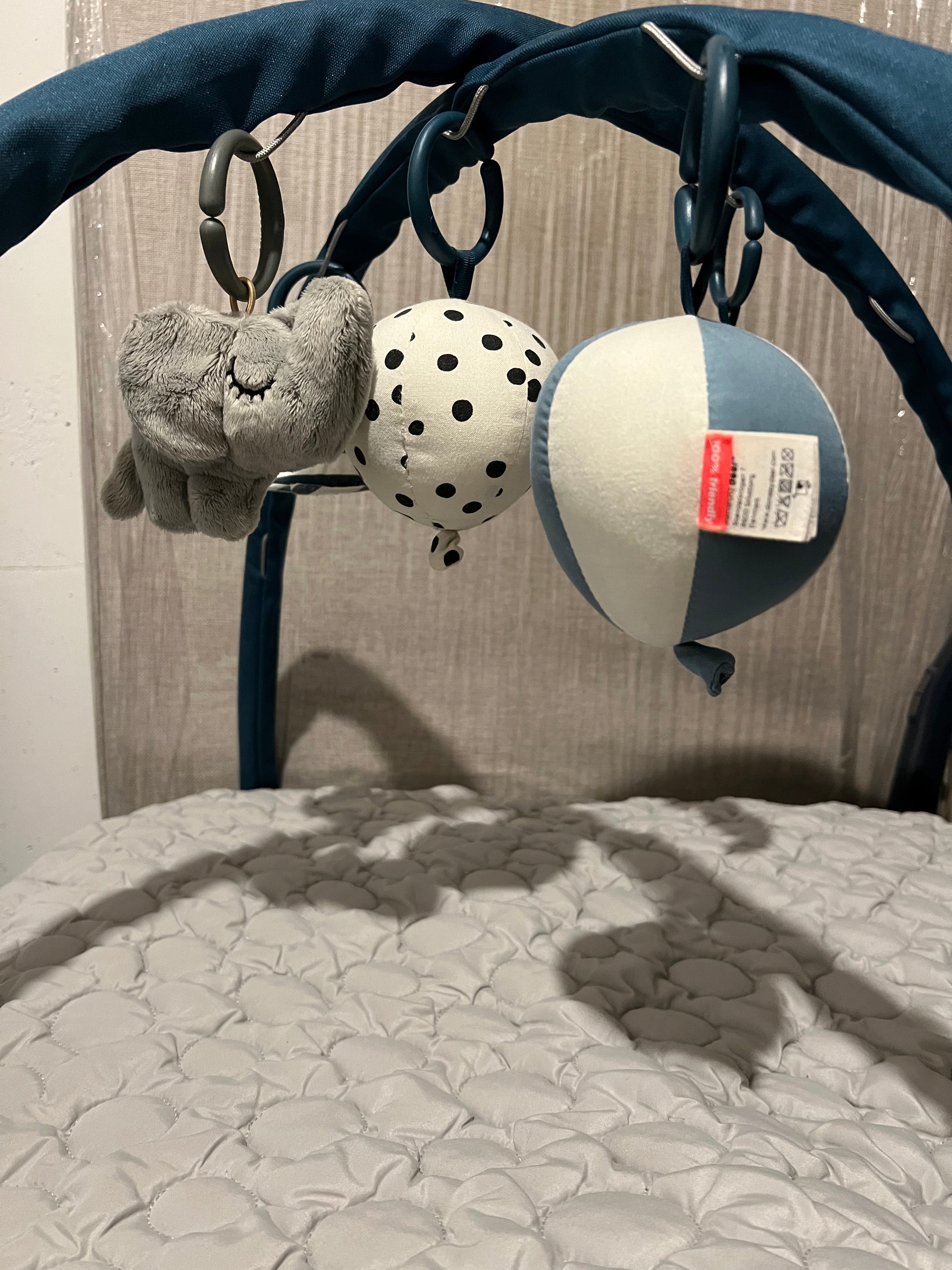 Gimnasio, modelo de tela gris, celeste. Marca Done by Deer (#PG5681)