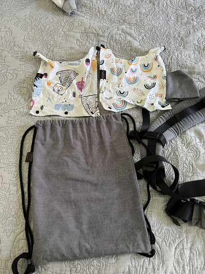 (#PG5325) Mochila ergonómica tamaño baby diseño gold. Marca Neko Slings