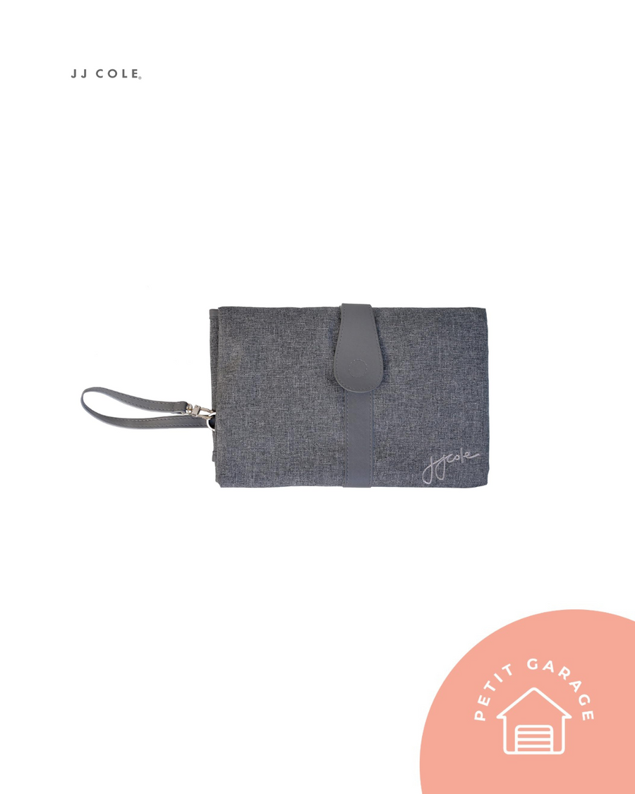 (#PG4759) Mudador portátil color gris. Marca JJ Cole