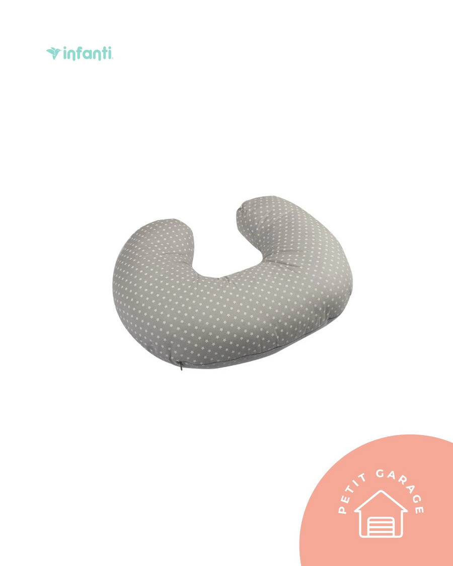 (#PG4643) Cojín de lactancia color gris con estrellas. Marca Infanti