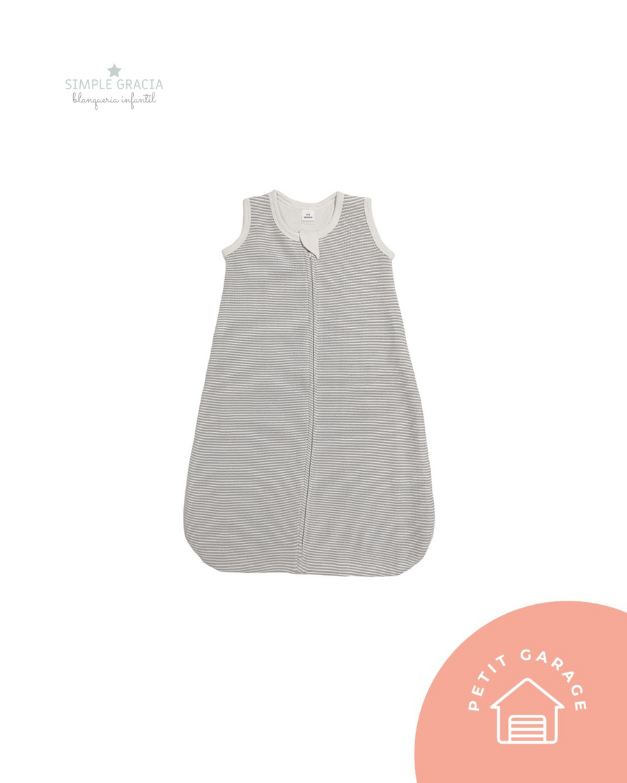 (#PG4725) Saquito de dormir color blanco con gris. Marca Simple Gracia