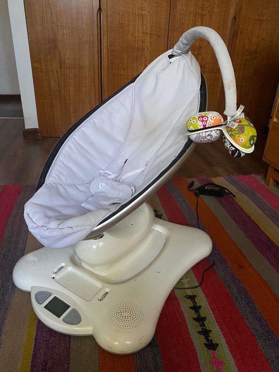 (#PG3502) Silla mecedora. Marca 4moms