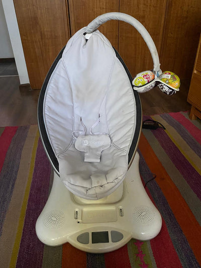 (#PG3502) Silla mecedora. Marca 4moms