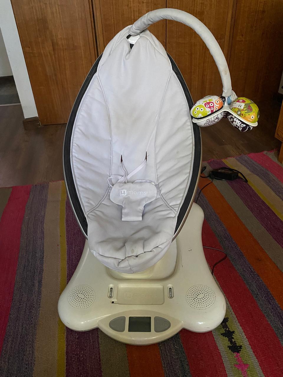 (#PG3502) Silla mecedora. Marca 4moms