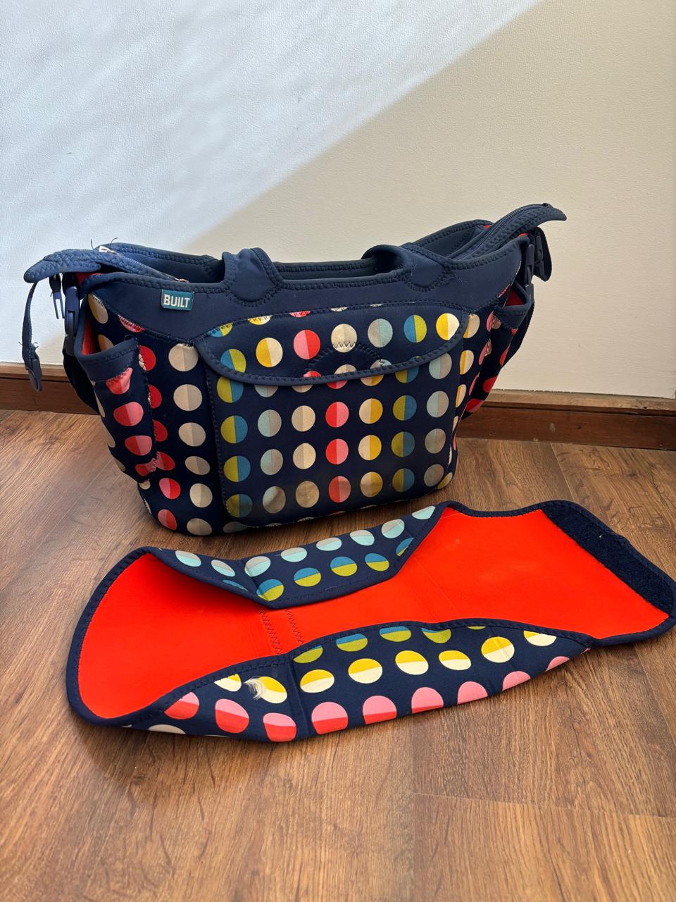 (#PG3504) Bolso maternal. Marca Built