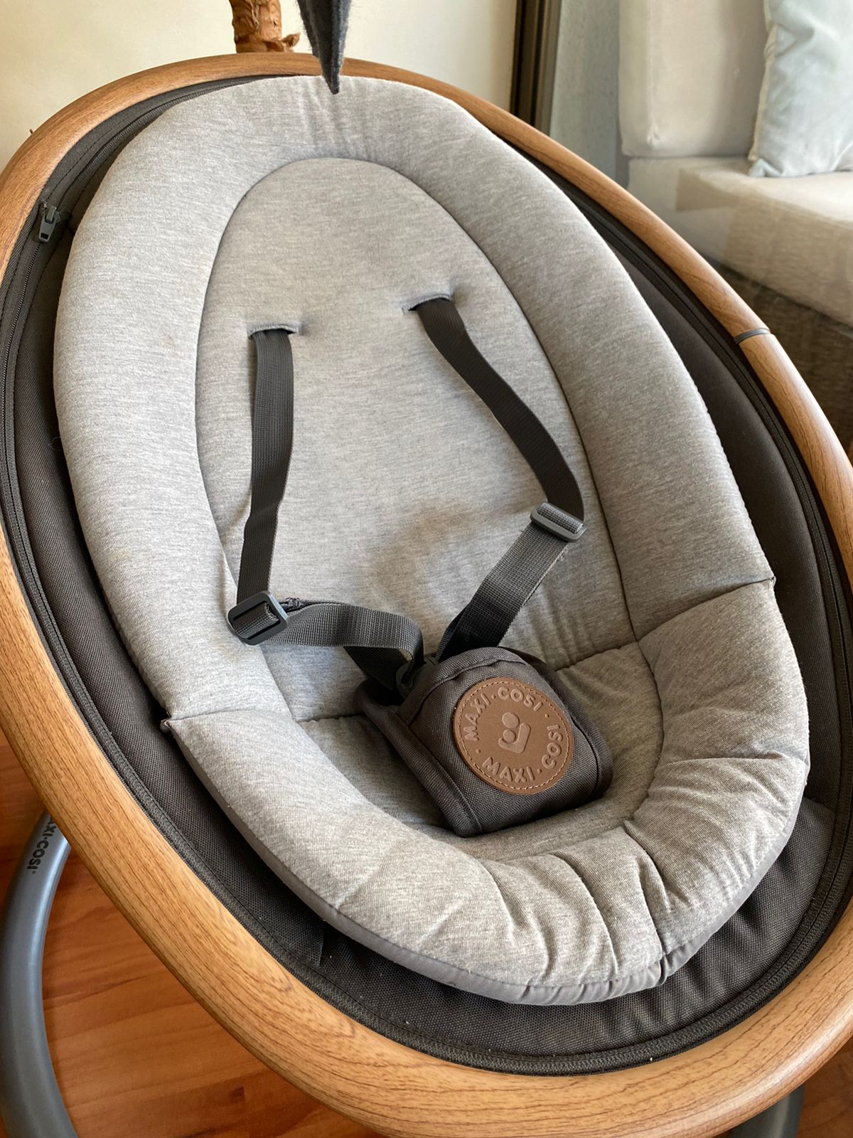 (#PG3537) Silla mecedora modelo Cassia. Marca Maxi Cosi