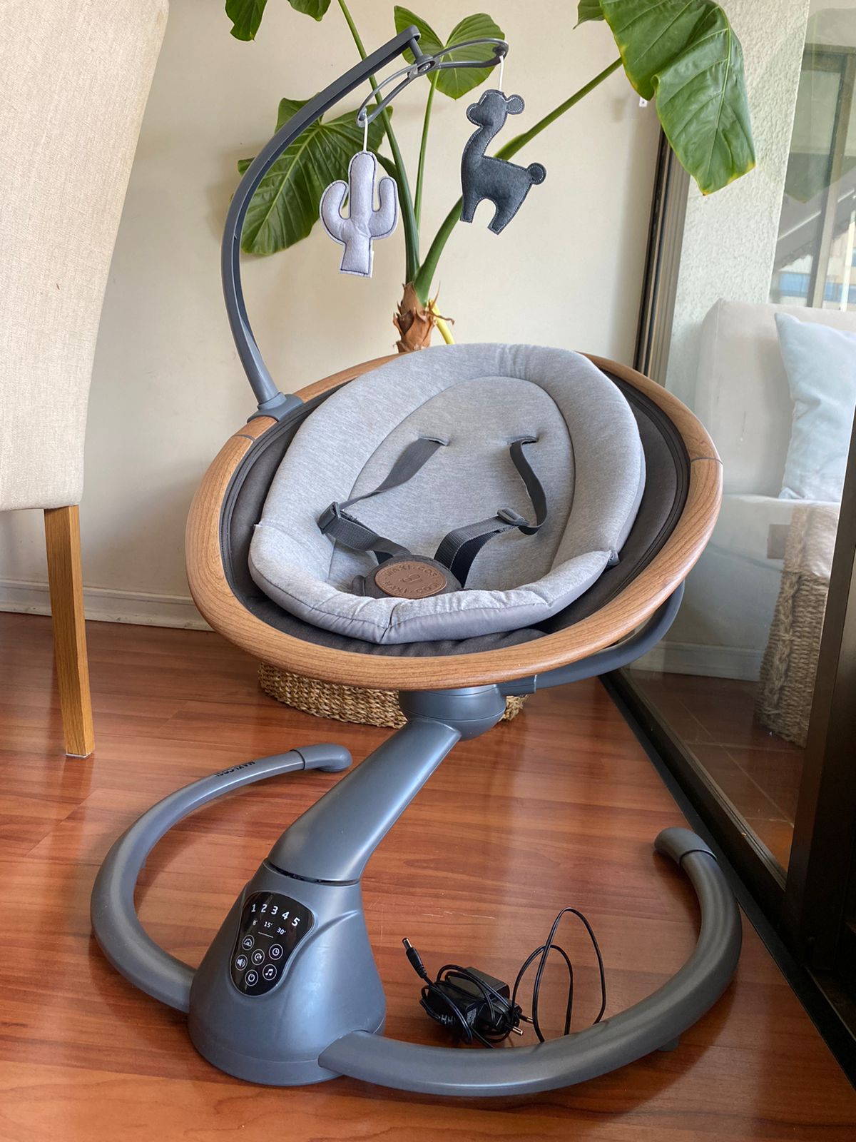 (#PG3537) Silla mecedora modelo Cassia. Marca Maxi Cosi